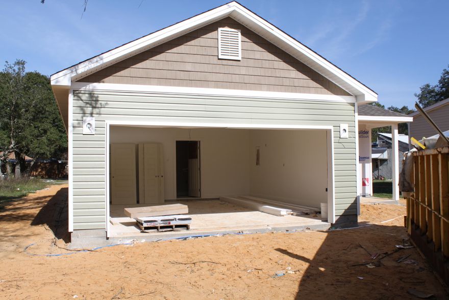 BEAUTIFUL 3 BEDROOM 2 BATH HOME WITH VINYL SIDING. GRANITE COUNTER TOPS KITCHEN, TREY CEILINGS IN LINING ROOM, MASTER BED ROOM, AND FOYER. MASTER BED ROOM BATH HAS DOUBLE VANITY TUB AND SEPARATE SHOWER. NICE COVERED PORCH.