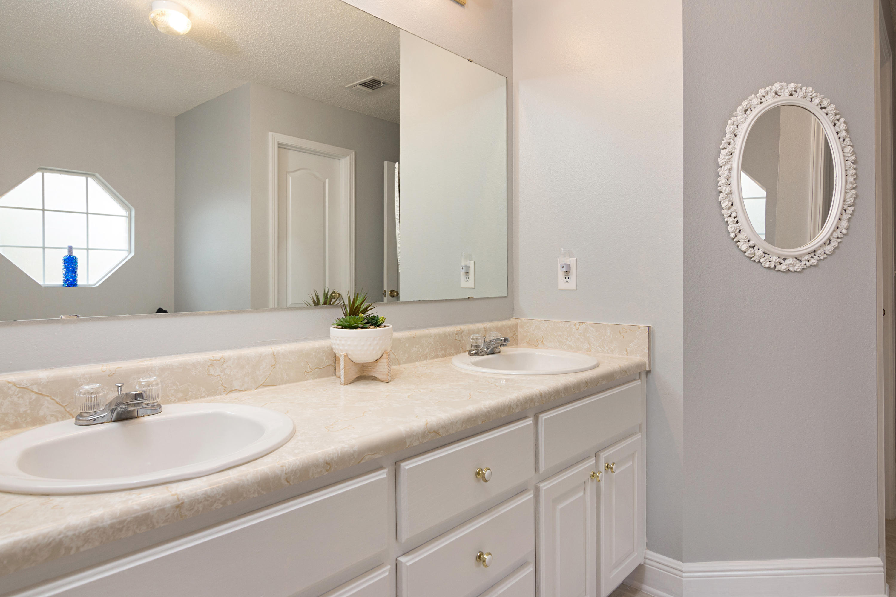 FOX VALLEY - Residential