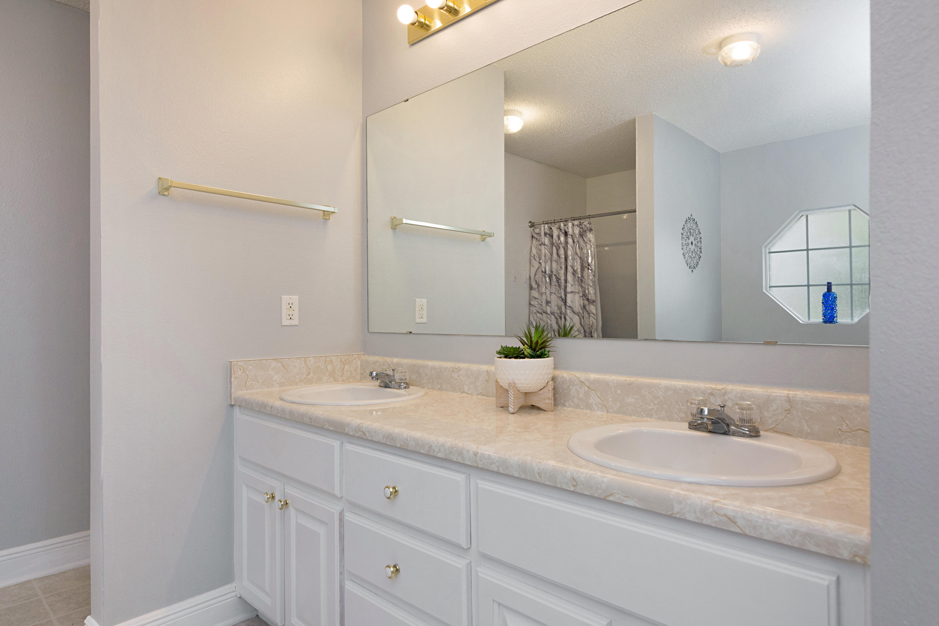 FOX VALLEY - Residential