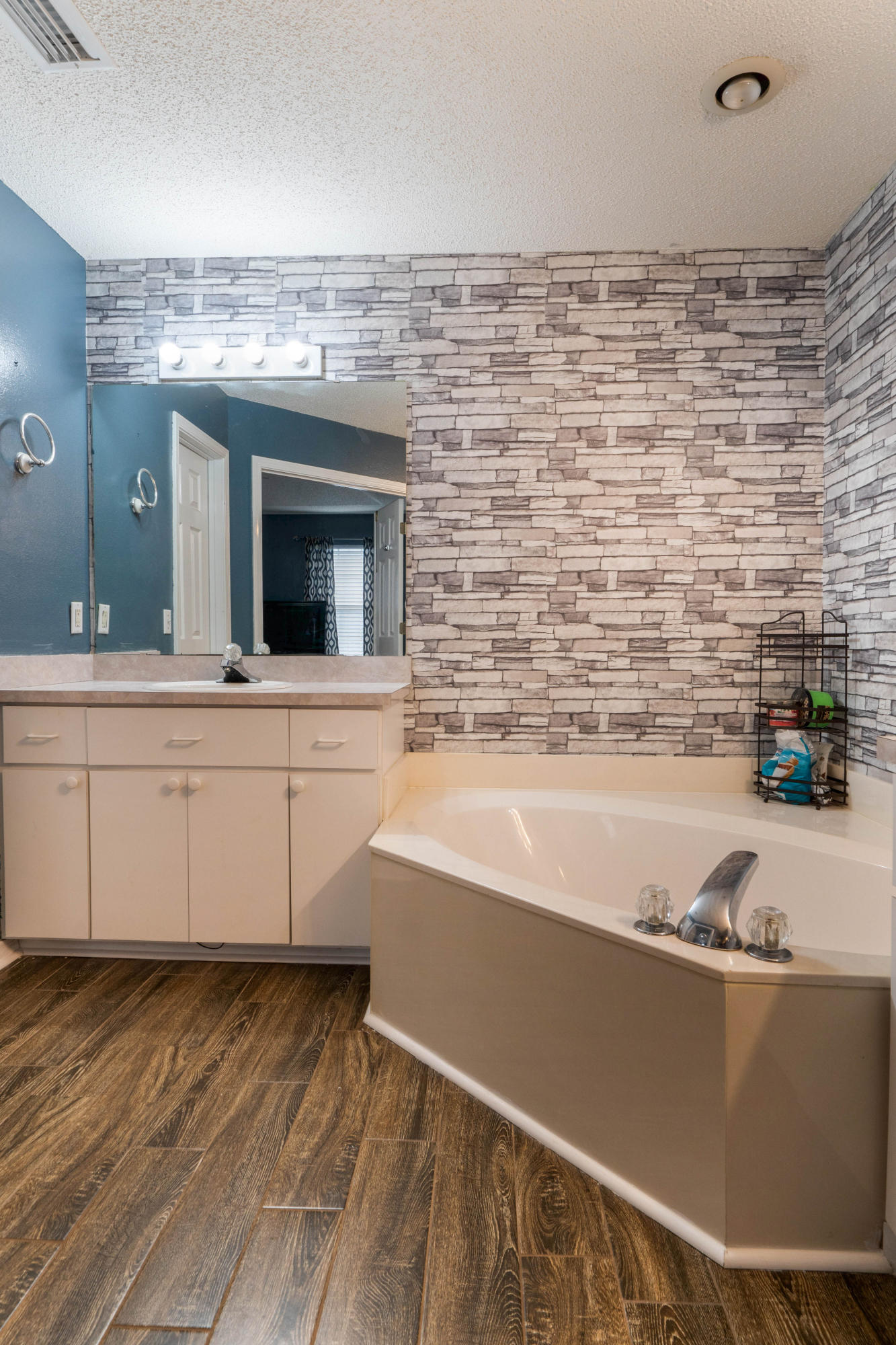 IVALEA GARDENS - Residential