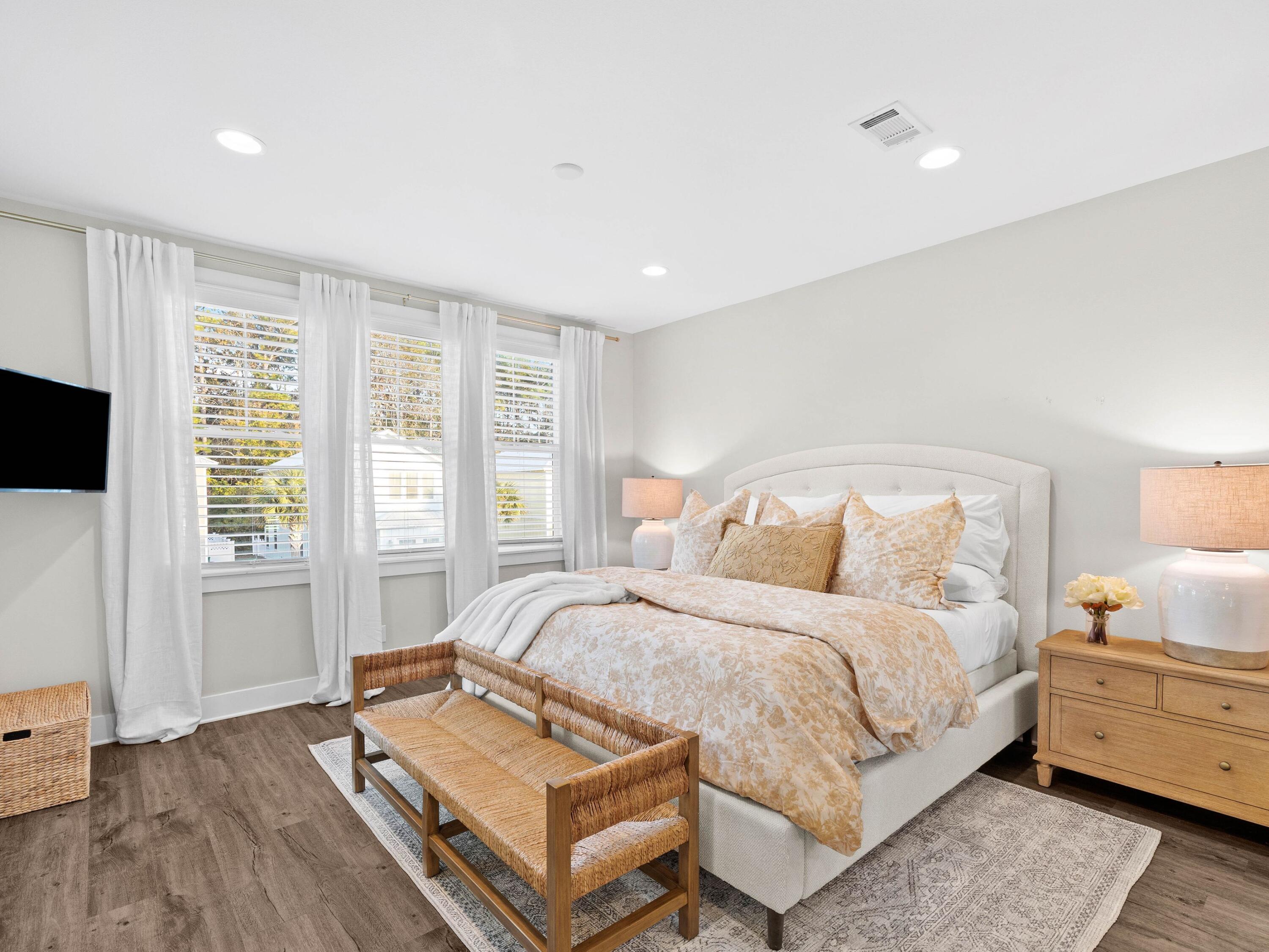 LIGHTHOUSE POINTE - Residential Lease