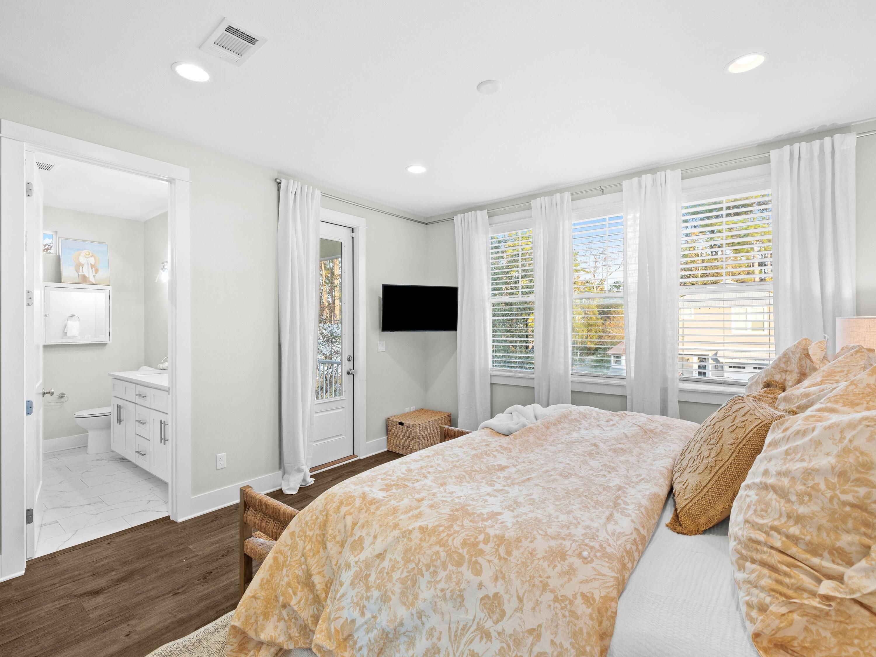 LIGHTHOUSE POINTE - Residential Lease