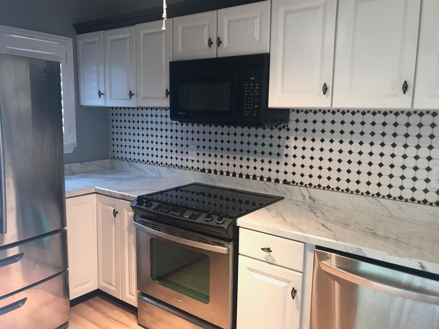 Beautifully updated condo in a great location. kitchen has custom back-splash, beautiful counter tops and all stainless steel appliances. Two bedrooms upstairs one with a screened in balcony. Washer dryer hookup upstairs. Community pool