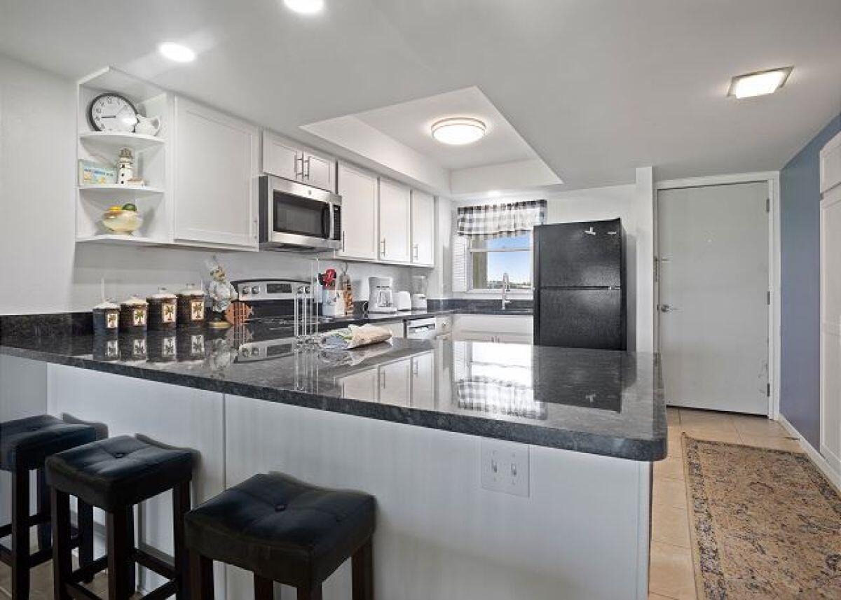 EL MATADOR CONDO - Residential