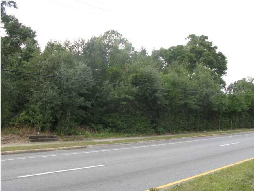 Nice level track of land in front of Bellview Elementary and Middle School. Just south of Wachovia Bank and HomeStay Lodge and north of Whataburger and Flowers Bakery. 4 miles to interstate 10. Sellers are licensed Florida Real Estate Brokers.