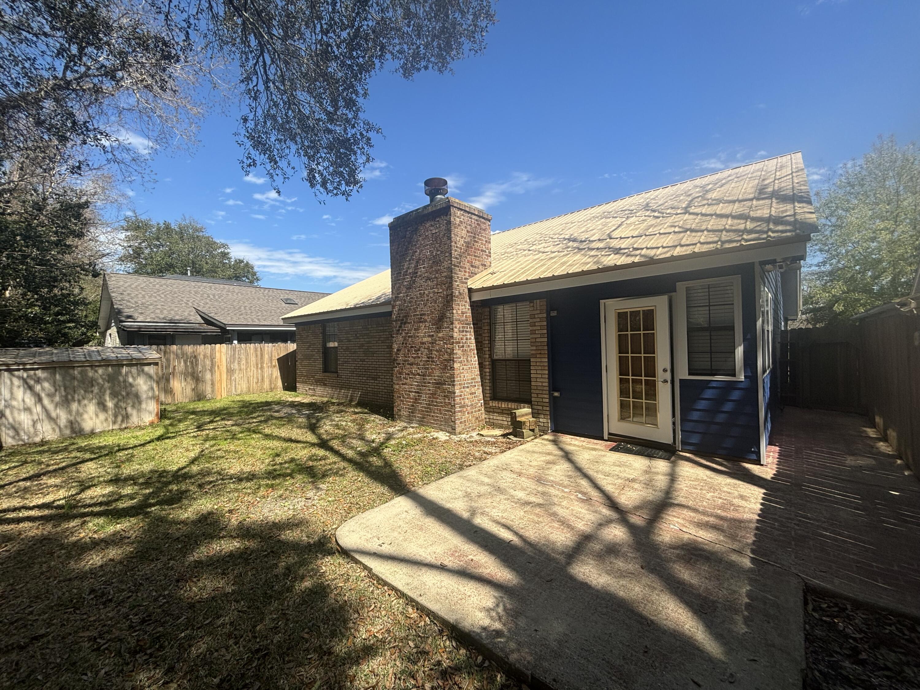 LIVE OAK MANORS - Residential Lease