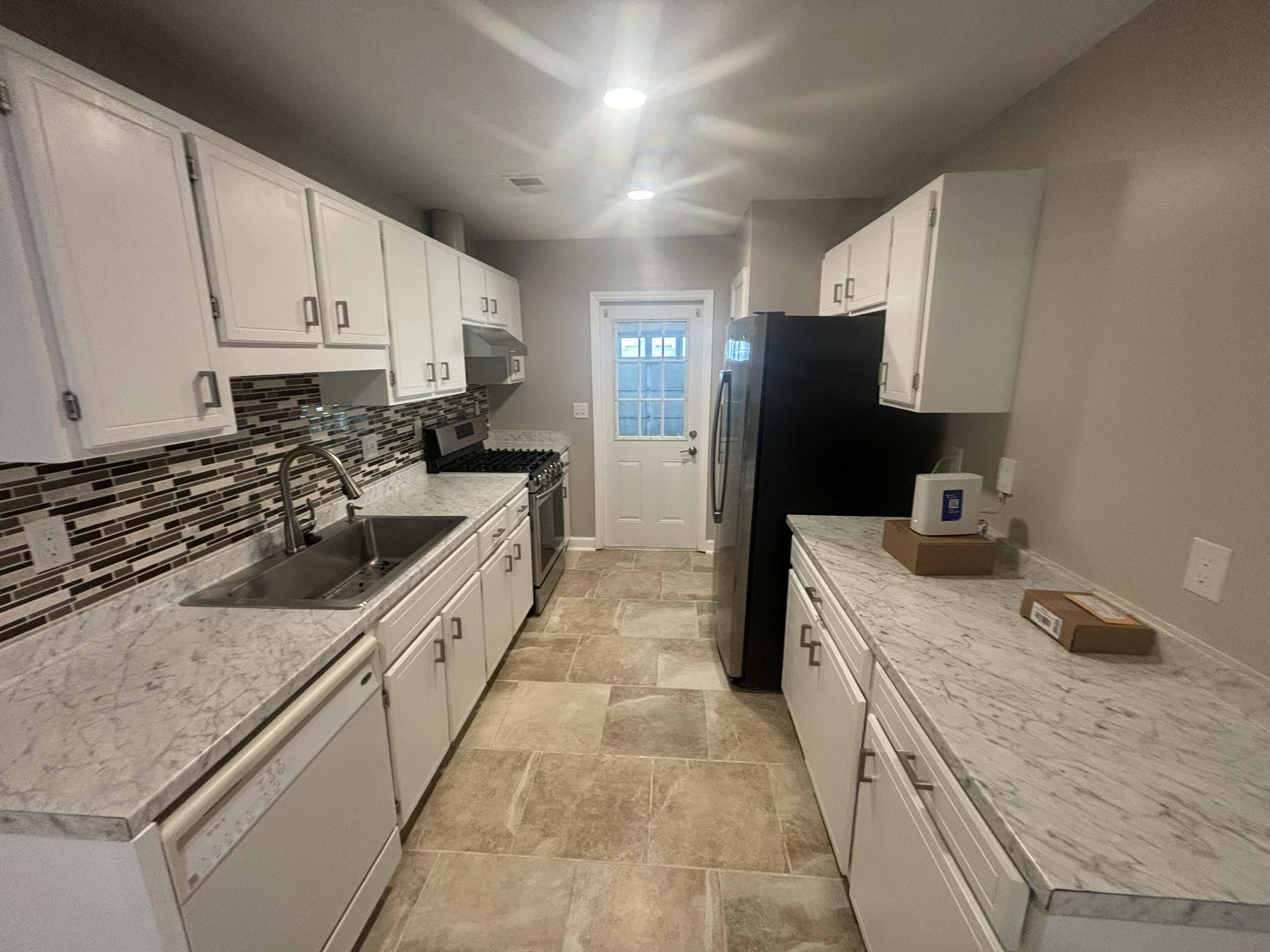 LIVE OAK MANORS - Residential Lease