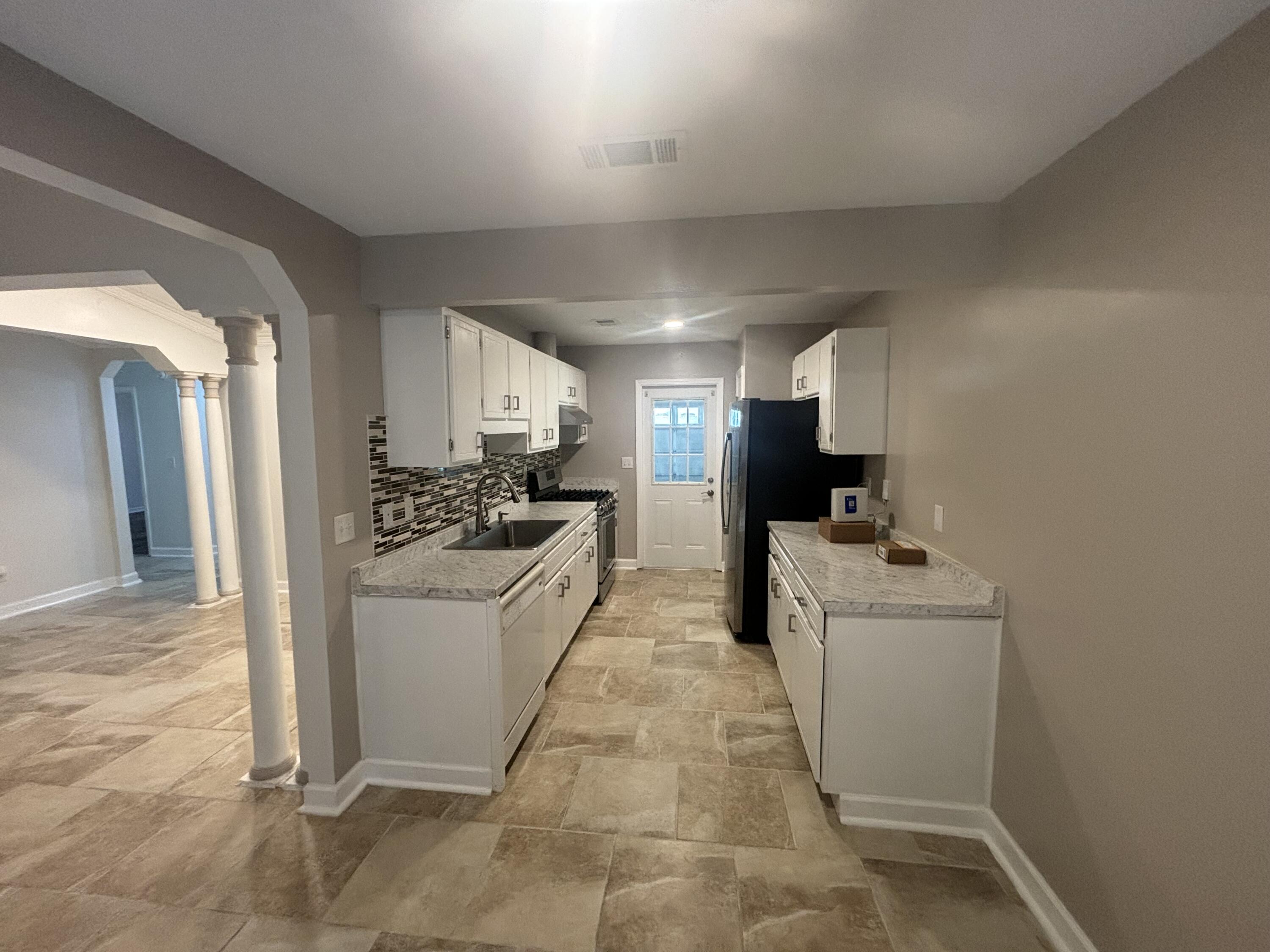 LIVE OAK MANORS - Residential Lease