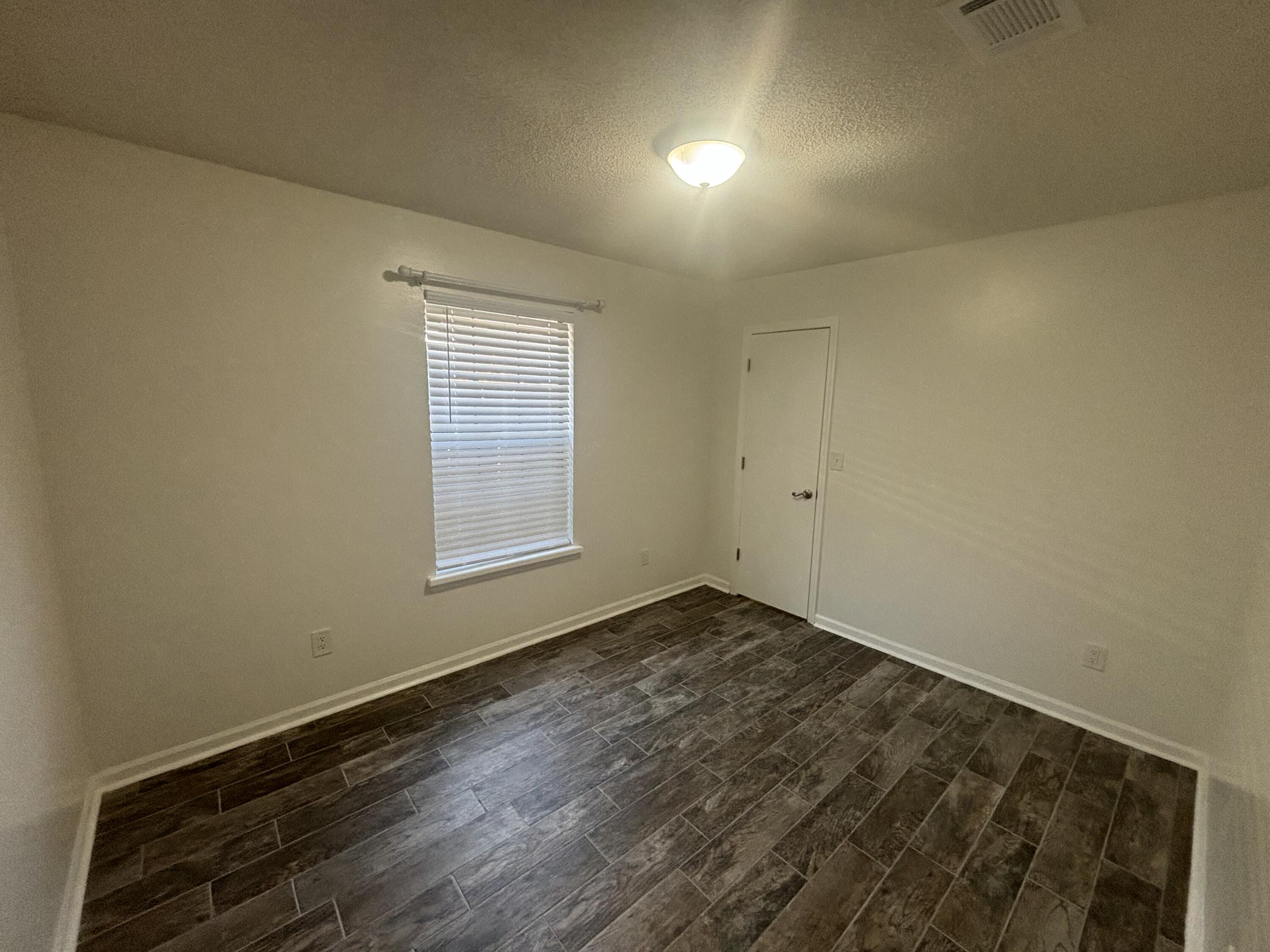 LIVE OAK MANORS - Residential Lease