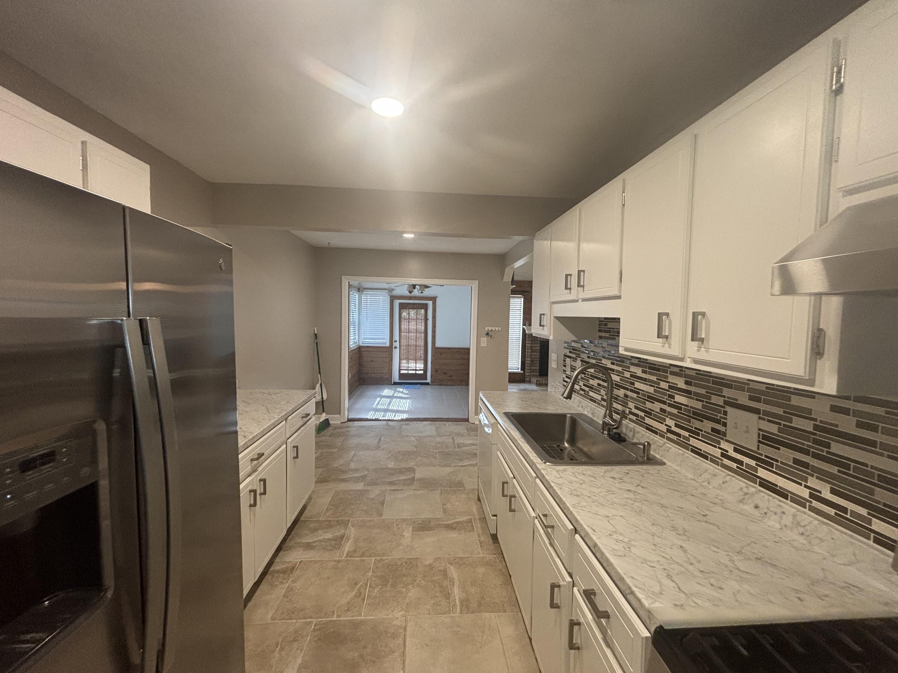 LIVE OAK MANORS - Residential Lease