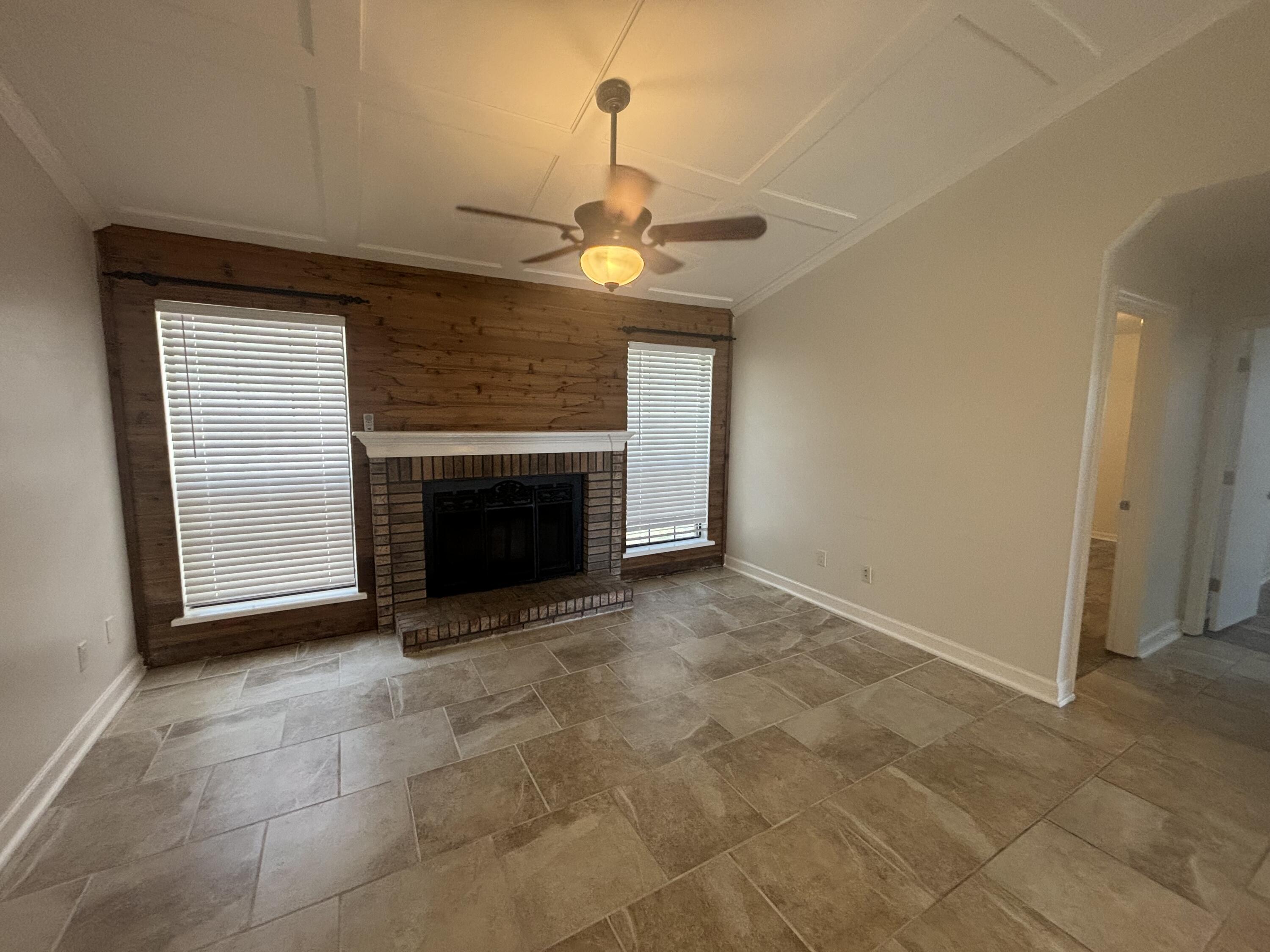 LIVE OAK MANORS - Residential Lease