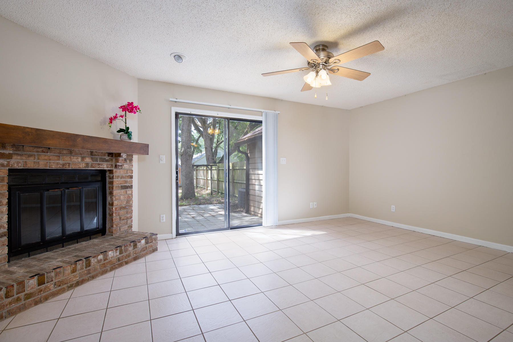 TWIN OAKS - Residential