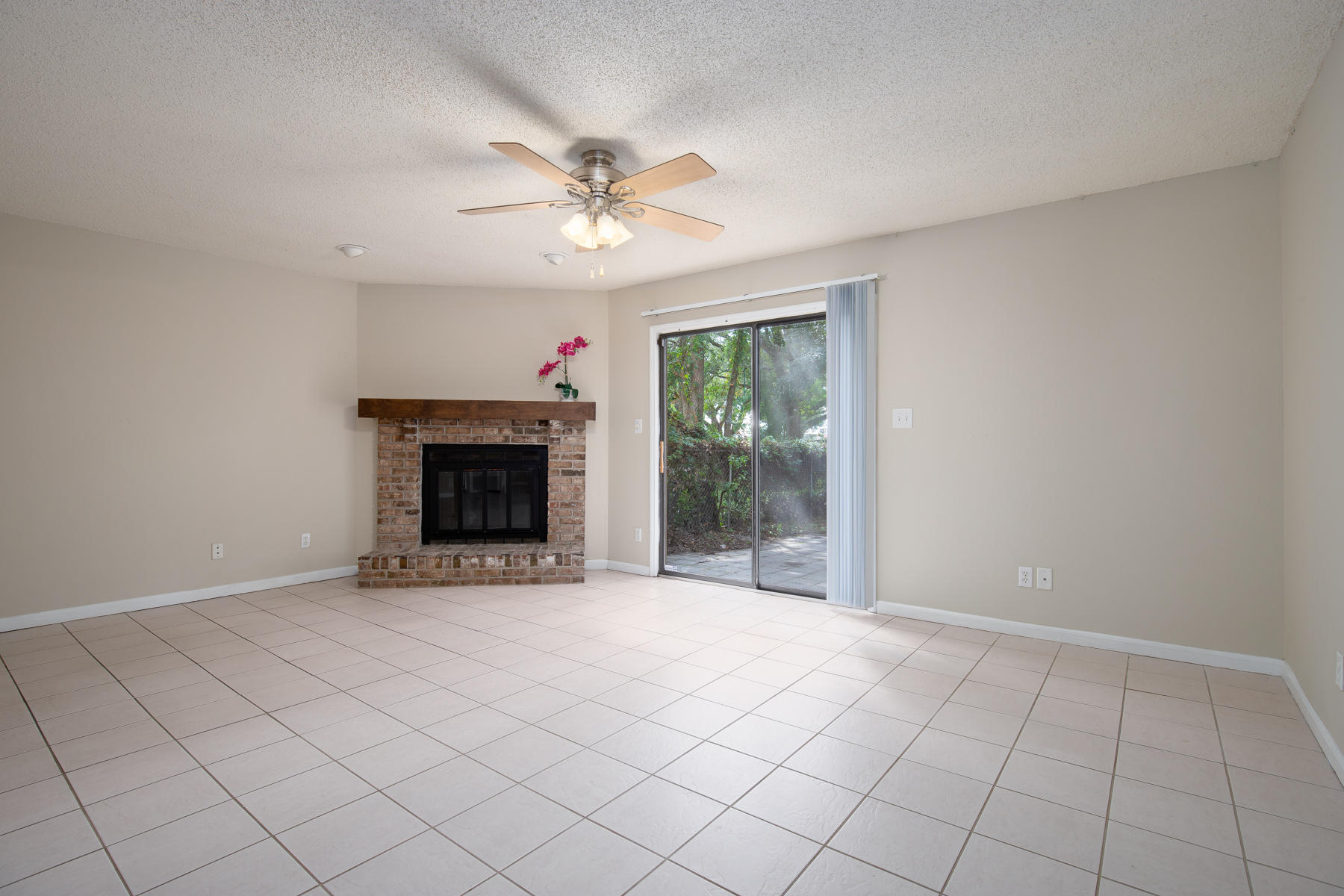 TWIN OAKS - Residential