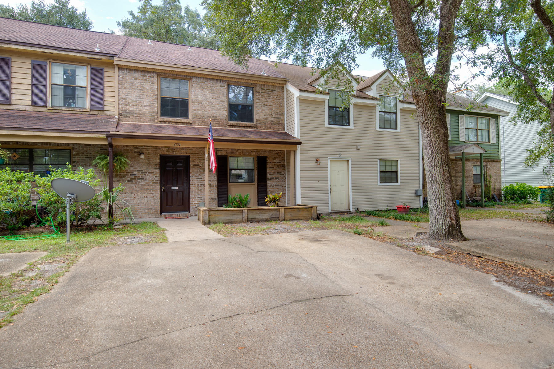 TWIN OAKS - Residential