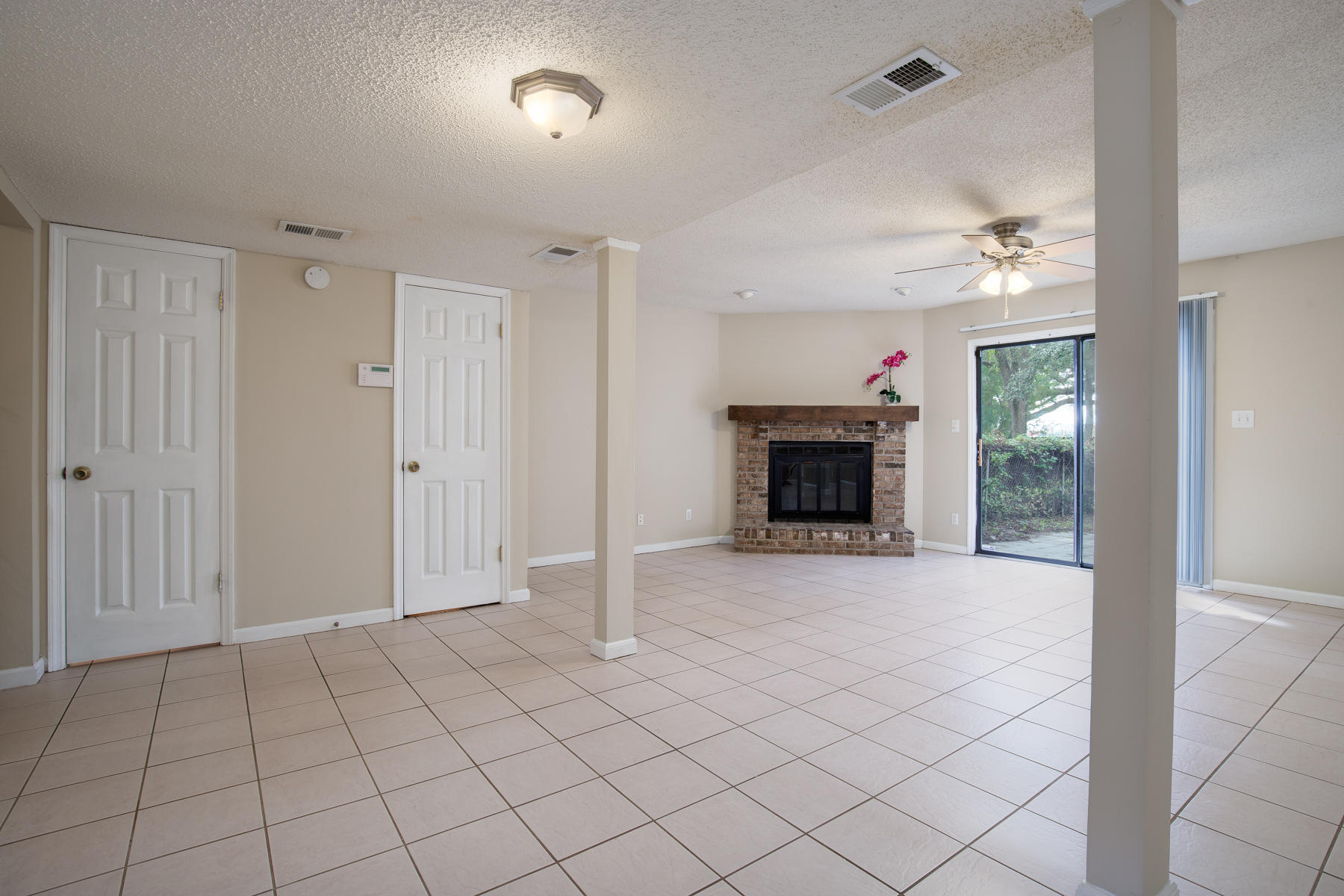 TWIN OAKS - Residential