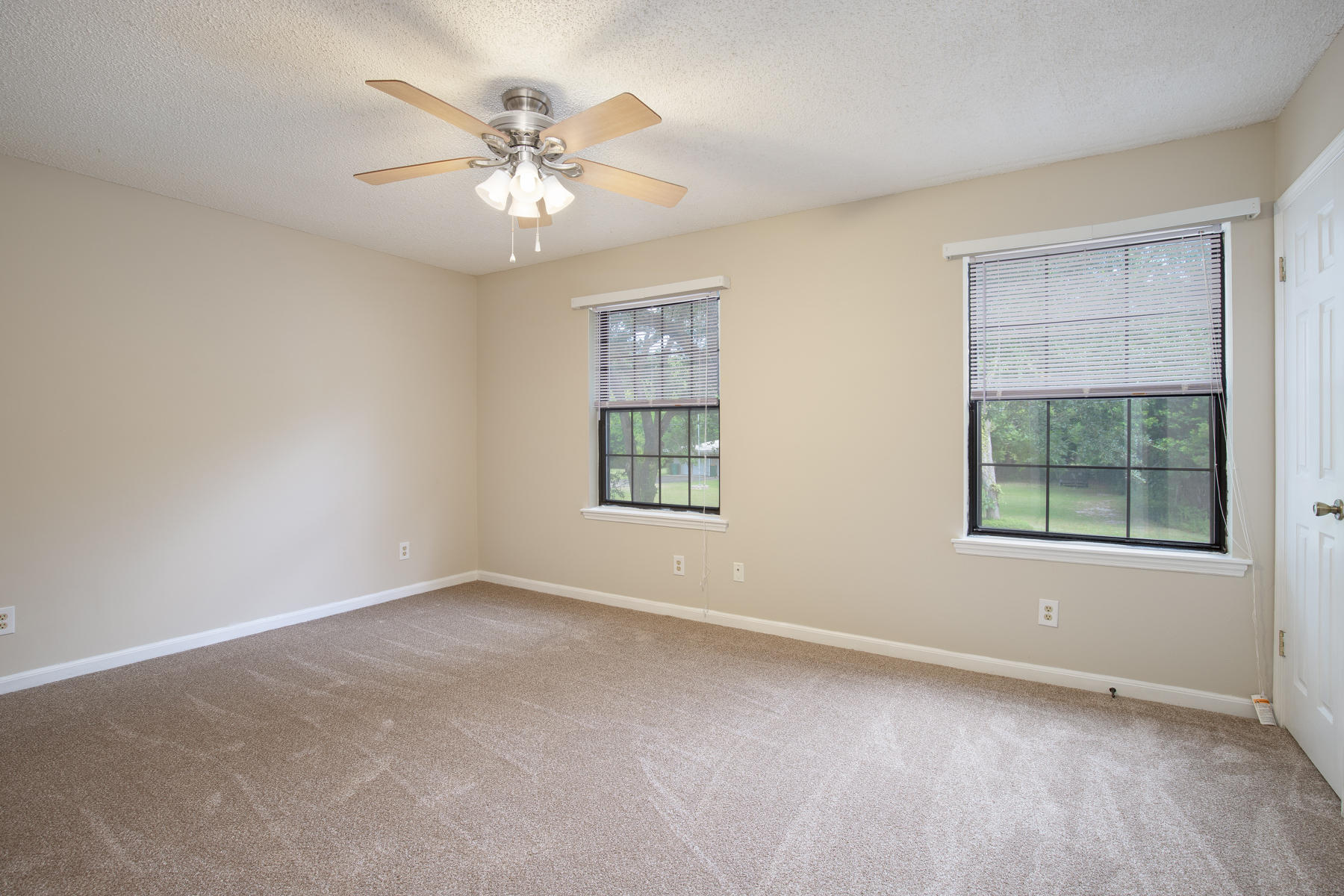 TWIN OAKS - Residential