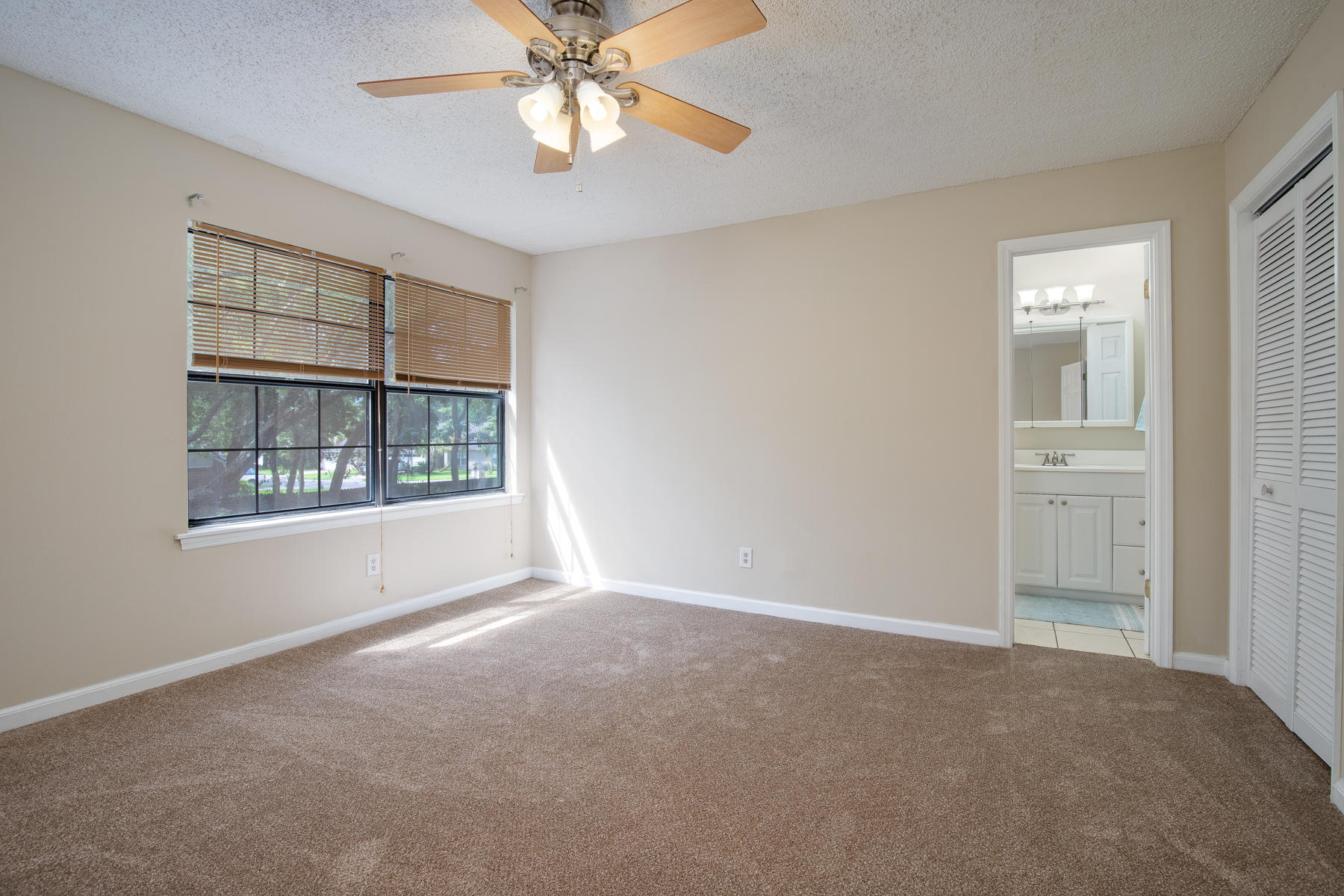 TWIN OAKS - Residential