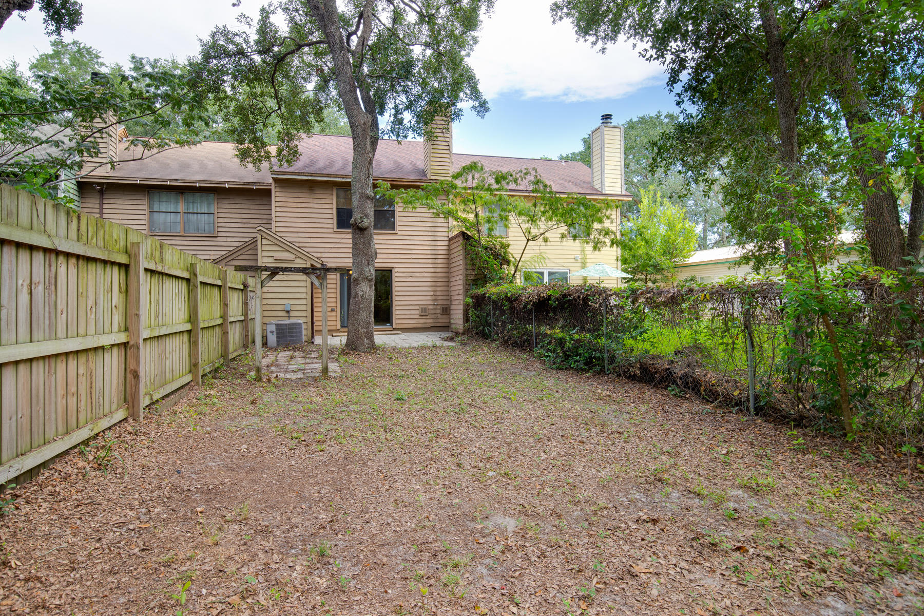 TWIN OAKS - Residential