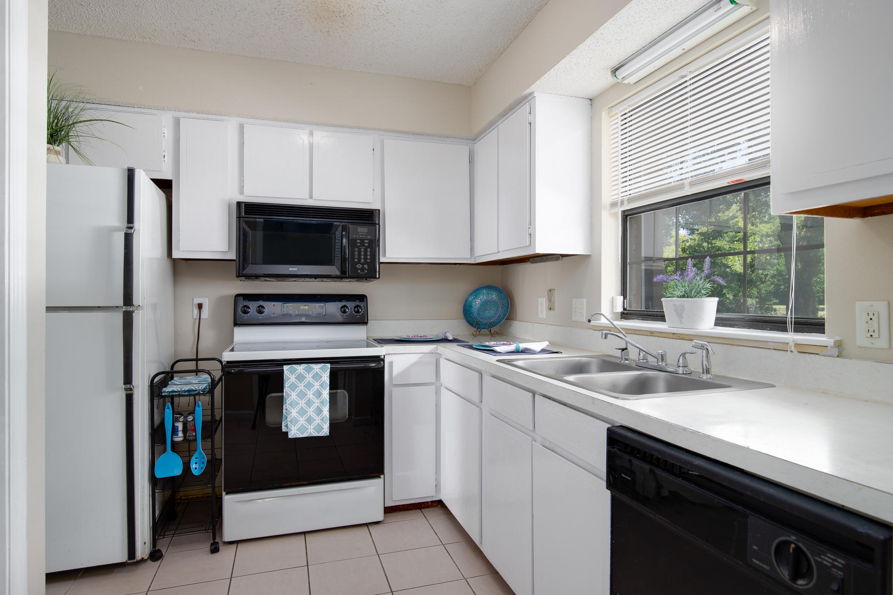 TWIN OAKS - Residential