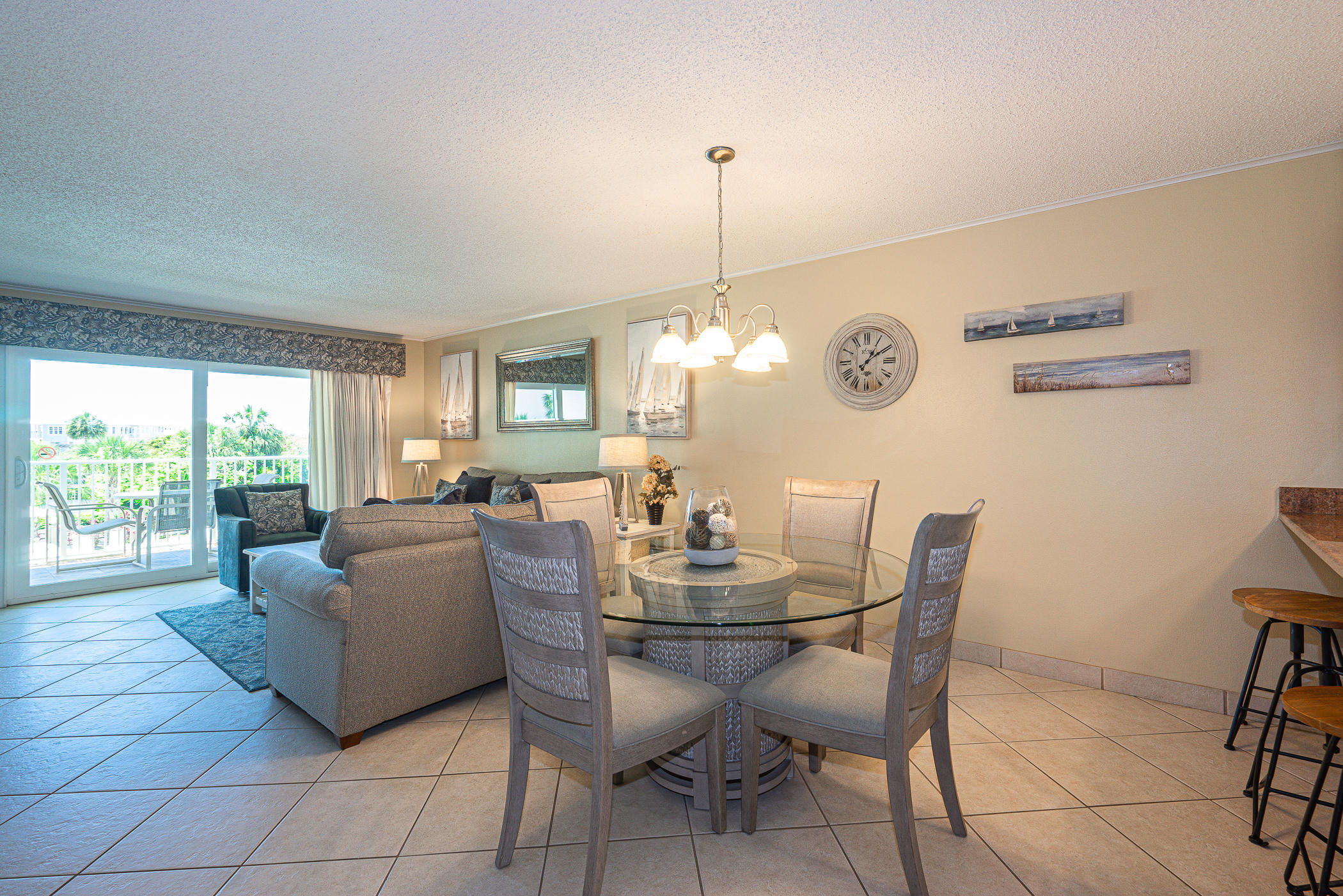 ISLANDER CONDO - Residential