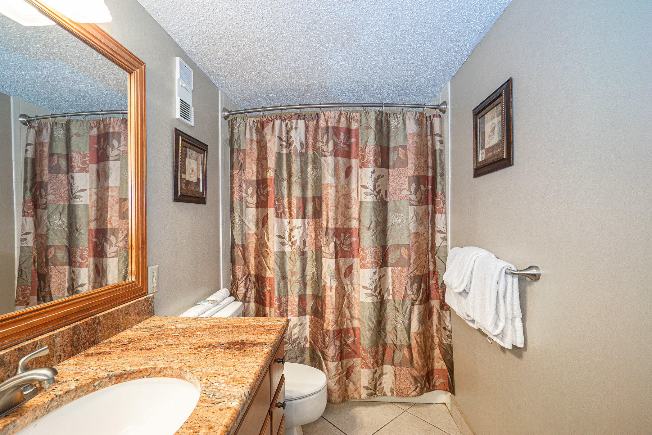 ISLANDER CONDO - Residential