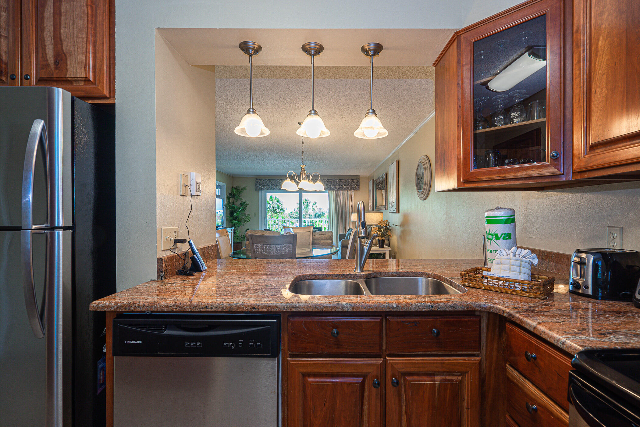 ISLANDER CONDO - Residential