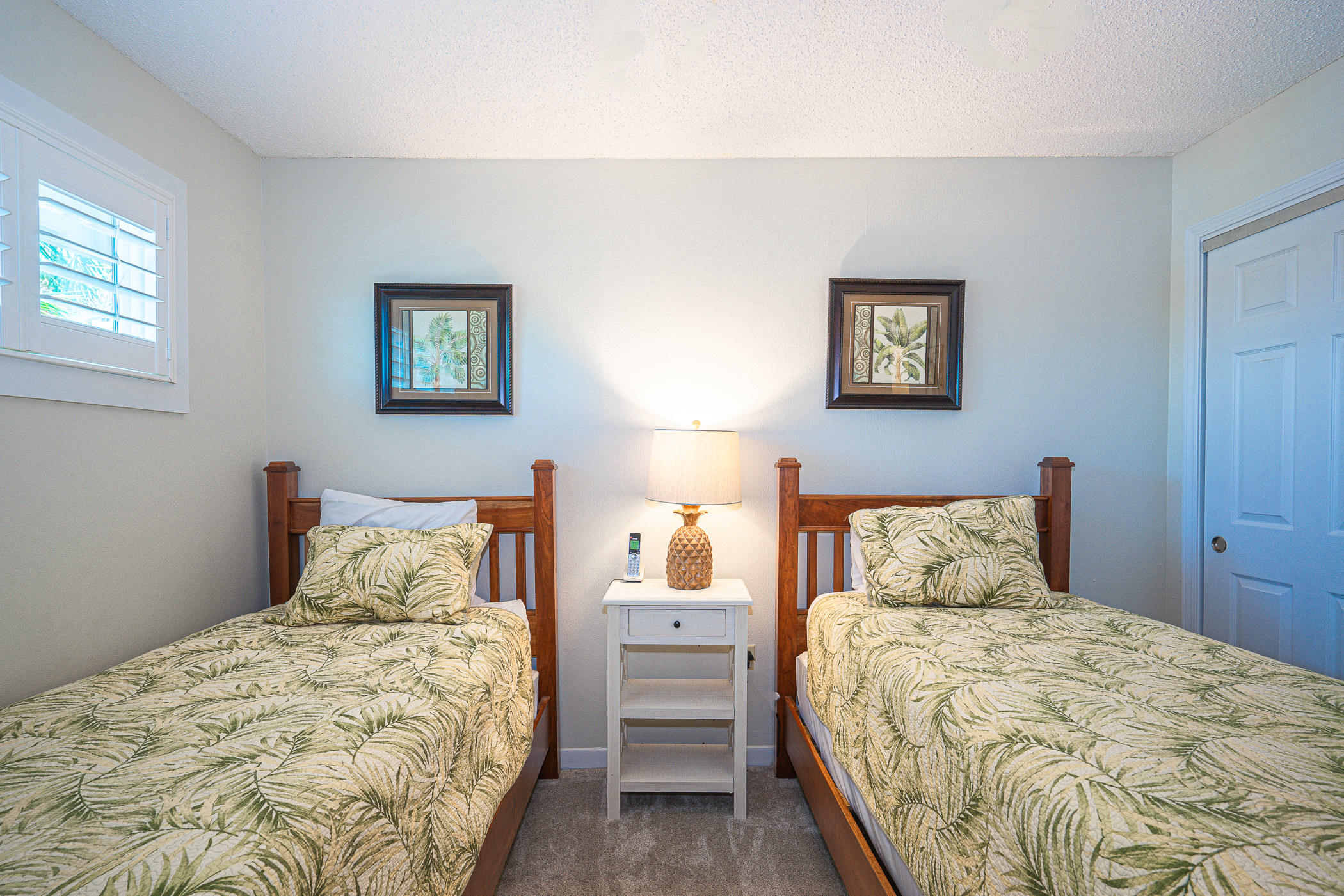 ISLANDER CONDO - Residential