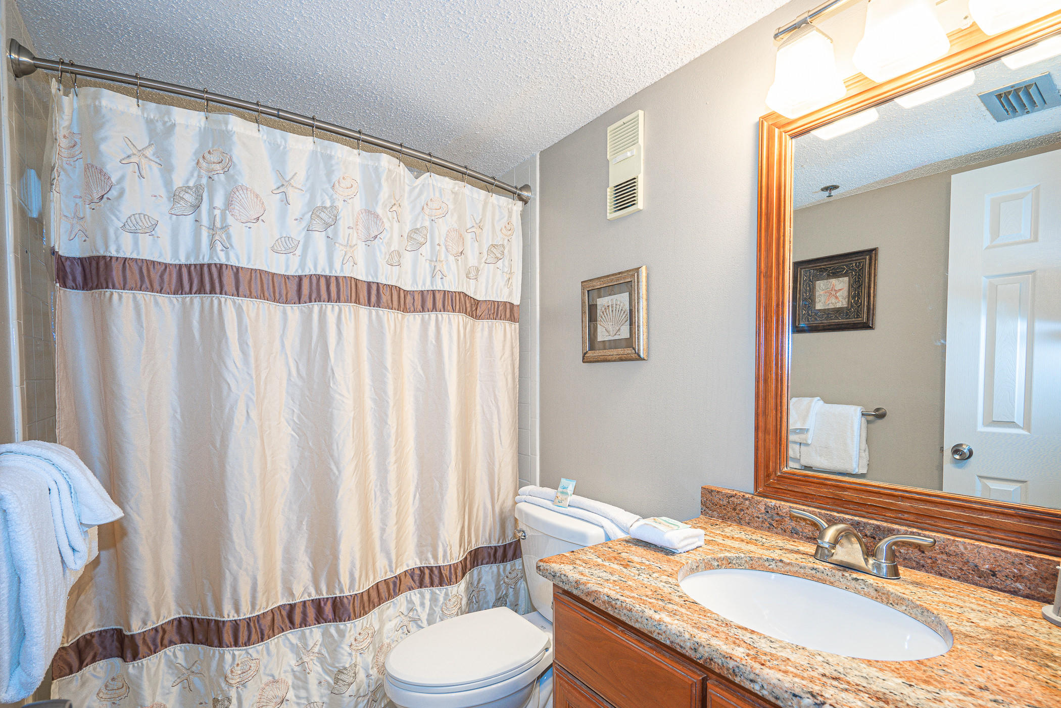 ISLANDER CONDO - Residential