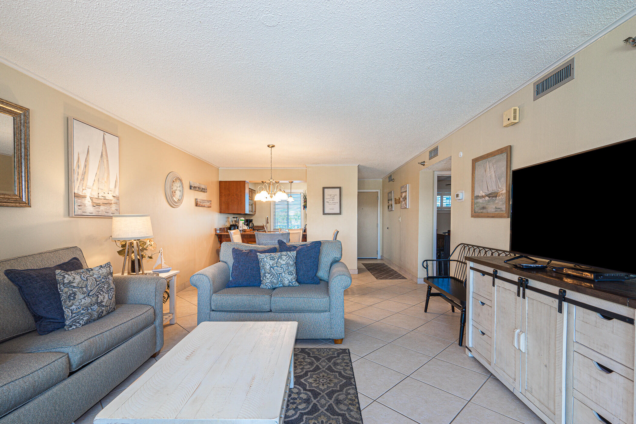 ISLANDER CONDO - Residential