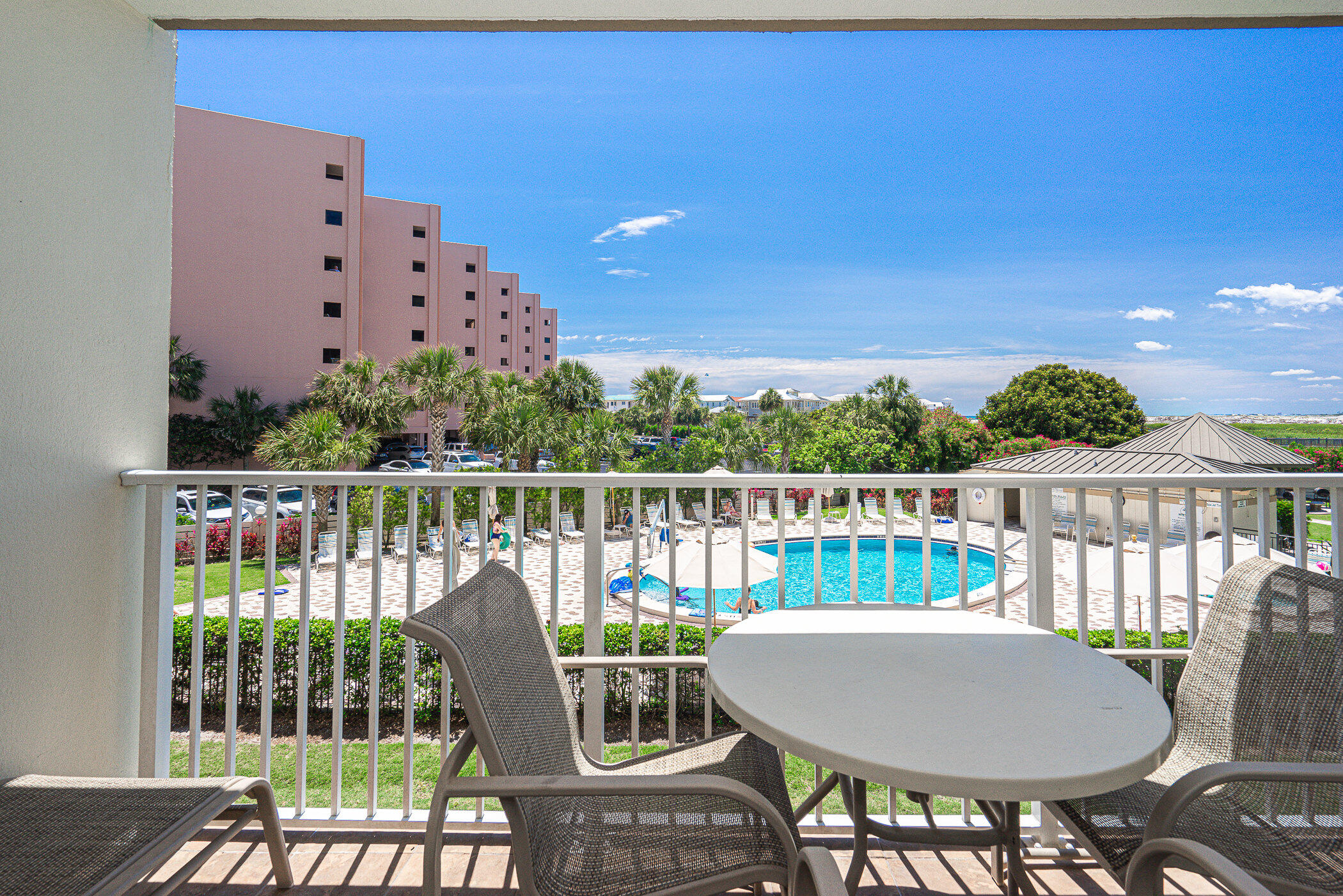 ISLANDER CONDO - Residential