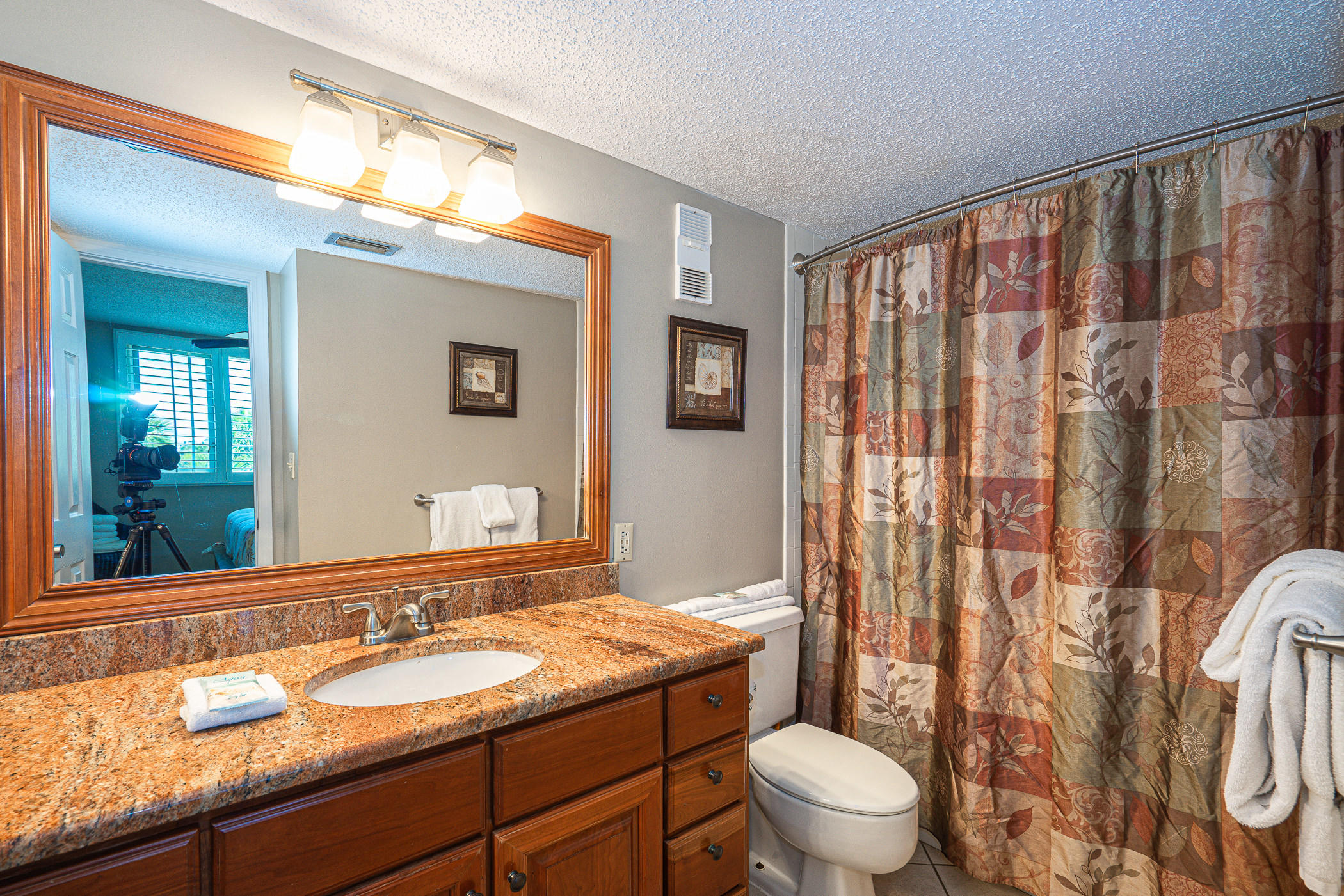 ISLANDER CONDO - Residential