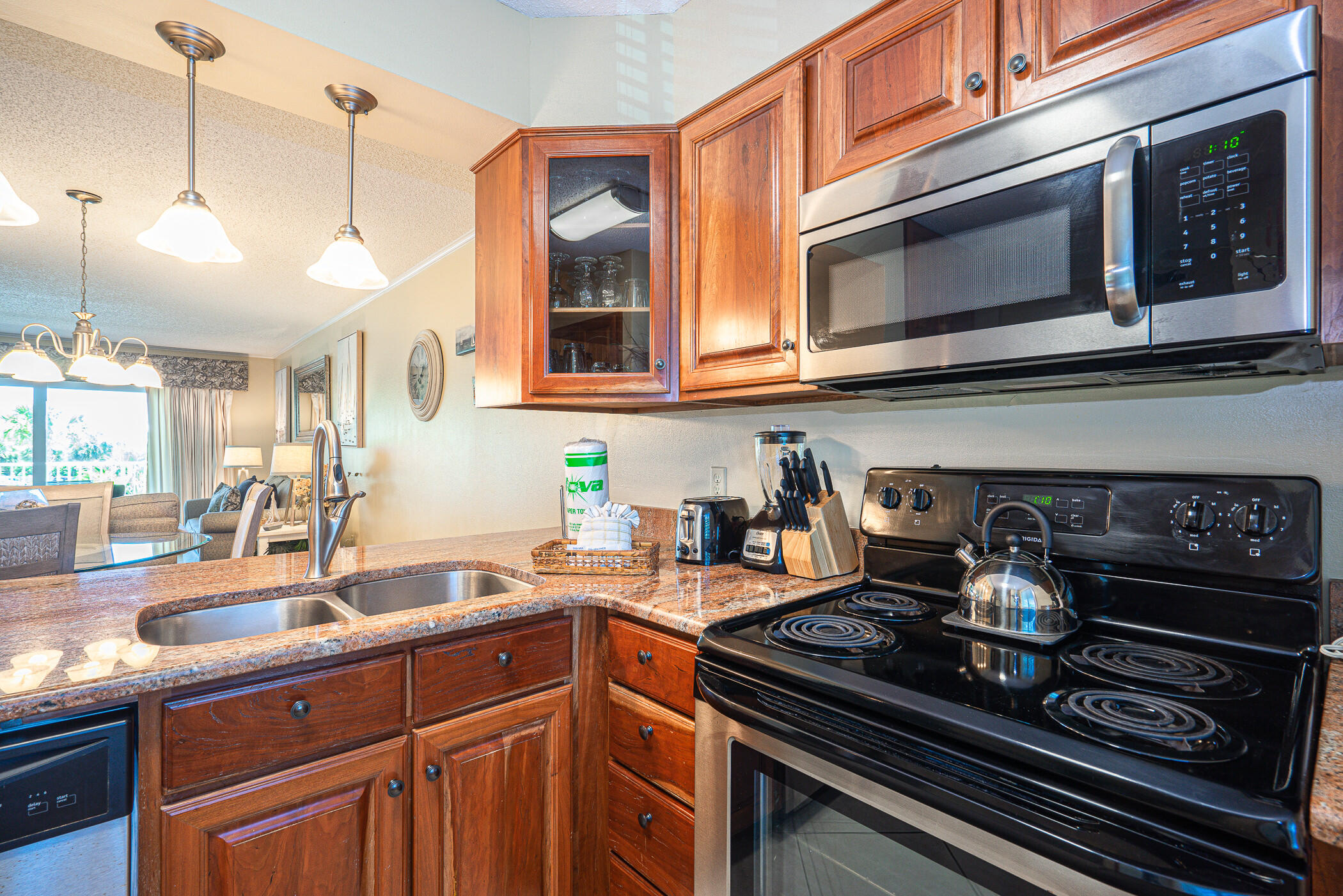 ISLANDER CONDO - Residential