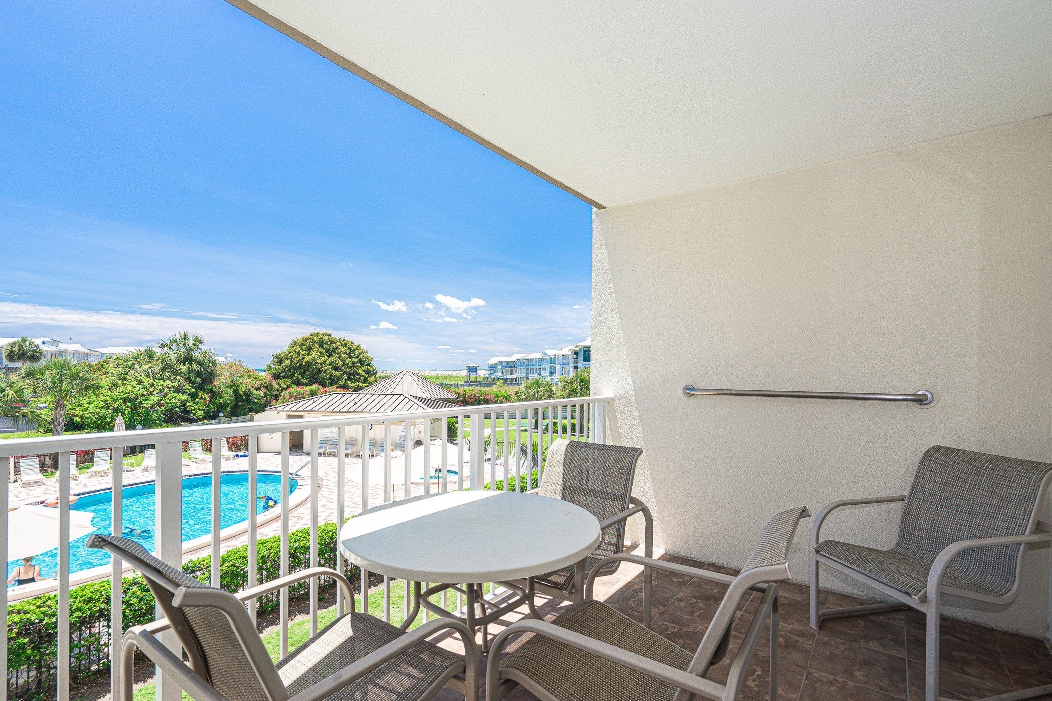 ISLANDER CONDO - Residential