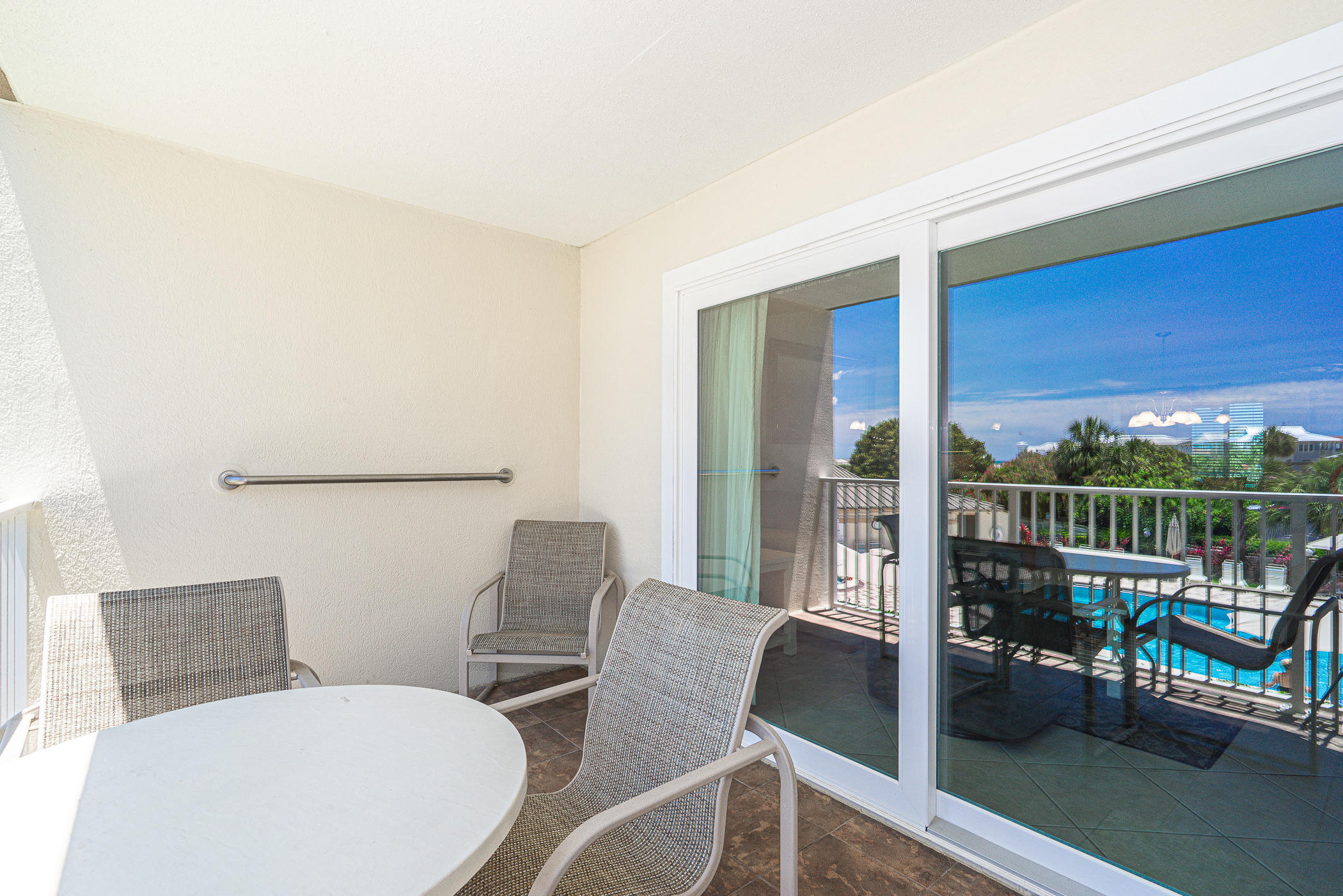 ISLANDER CONDO - Residential