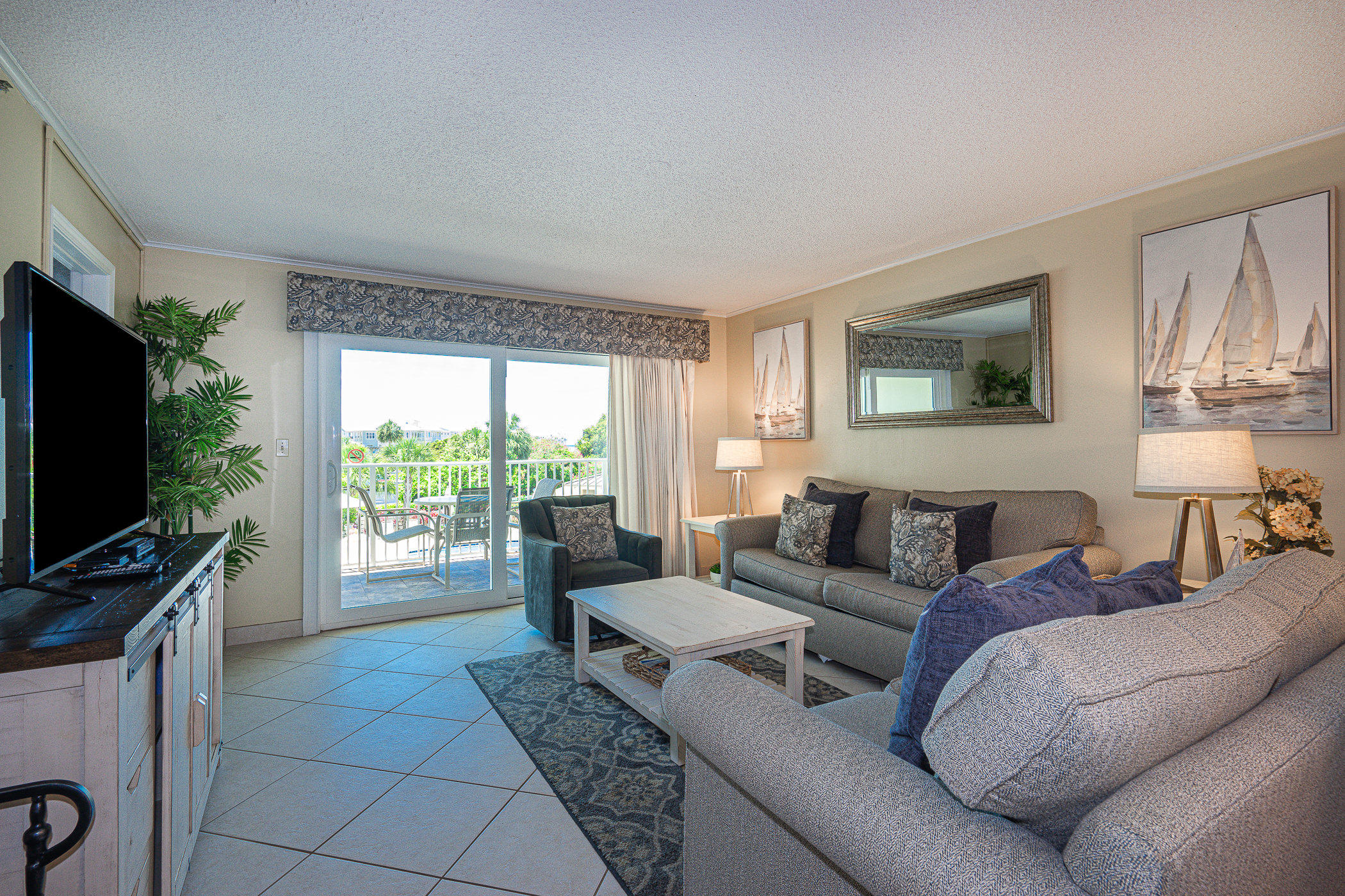 ISLANDER CONDO - Residential