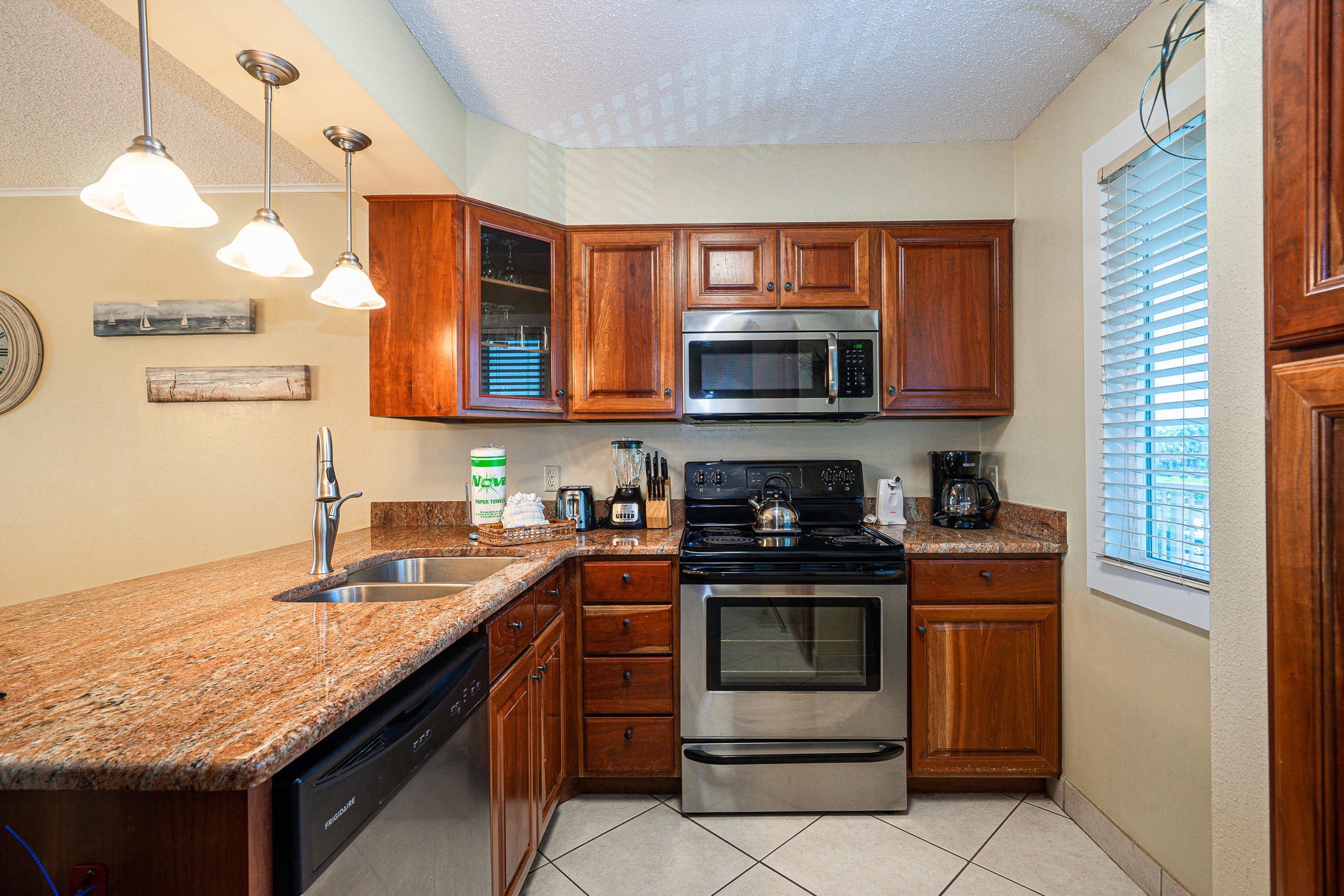 ISLANDER CONDO - Residential