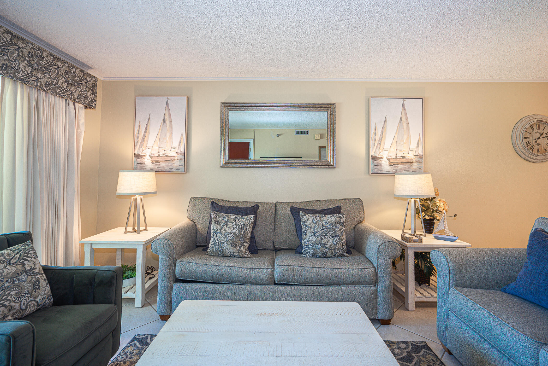 ISLANDER CONDO - Residential