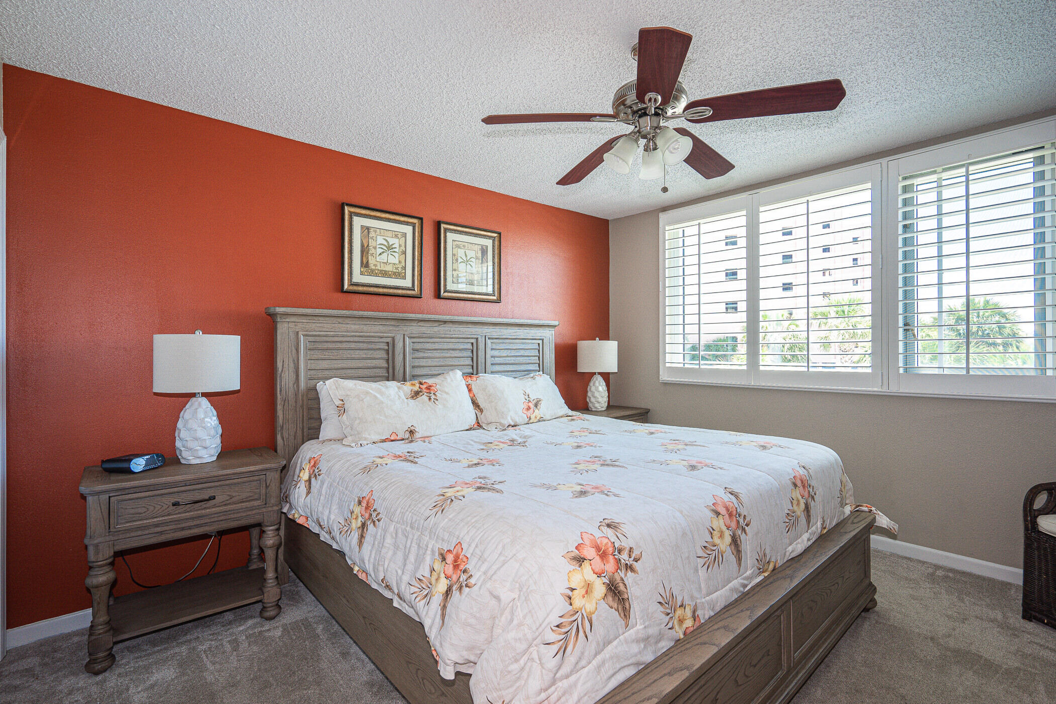 ISLANDER CONDO - Residential