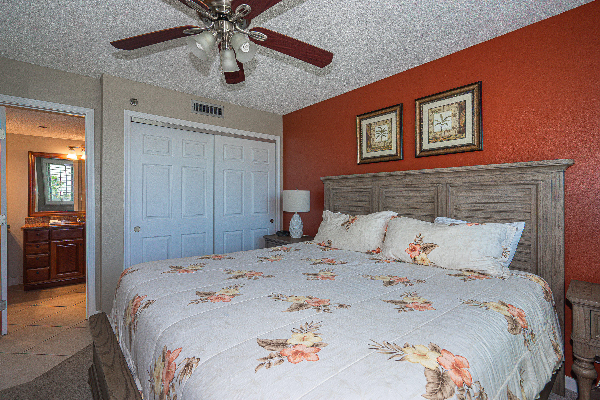 ISLANDER CONDO - Residential