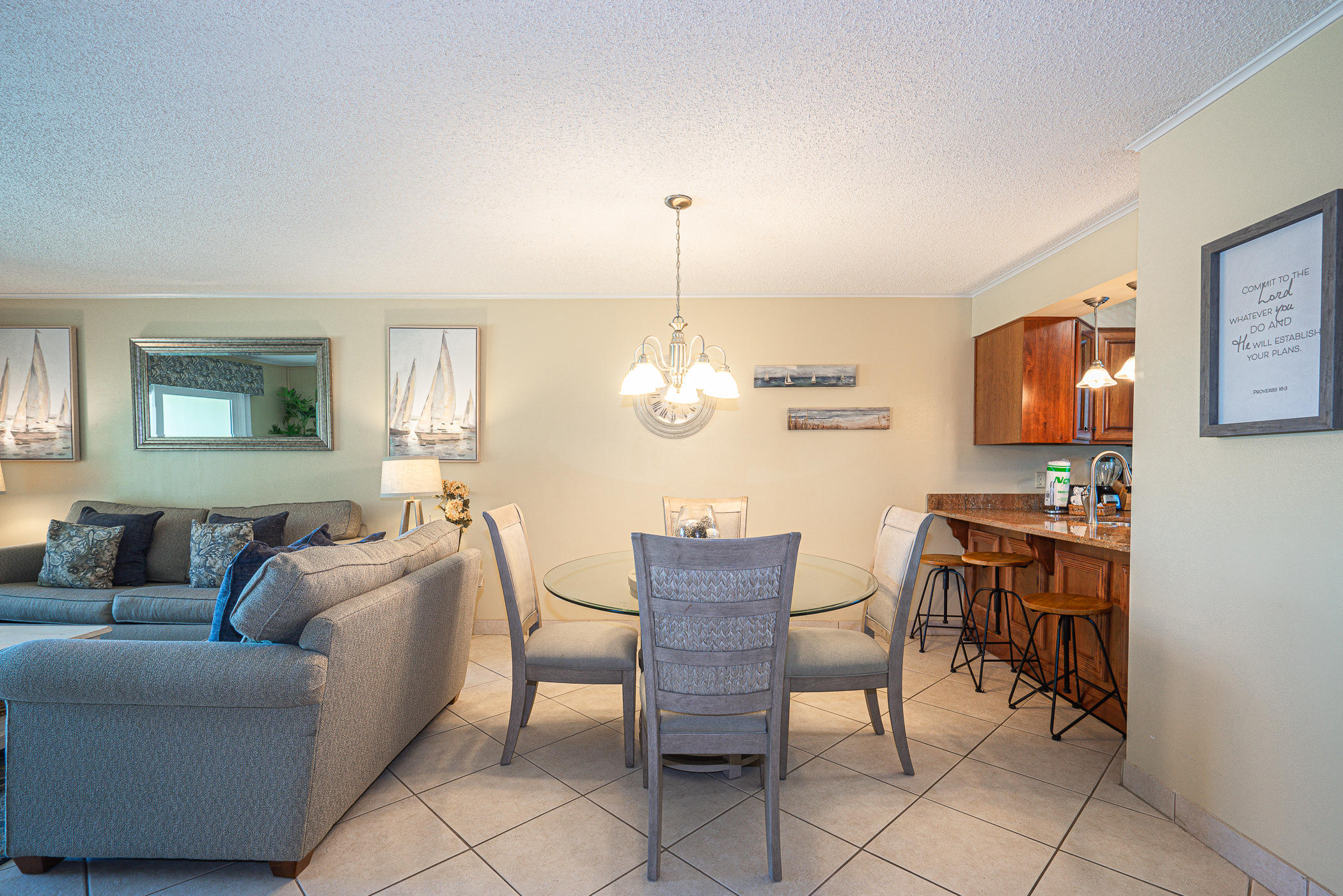 ISLANDER CONDO - Residential
