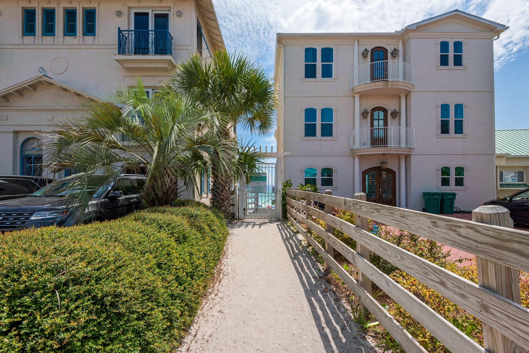 EMERALD WATERS - Residential