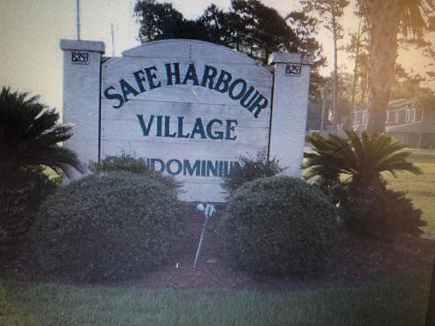 Lovely gated community has been providing luxury homes on the Santa Rosa Sound for many years. Lucky owners enjoy great views, fishing from their own sandy beach, open common areas, swimming pool and less than a mile to the  public boat launch of Santa Rosa Island.  Professional management company takes care of buildings and grounds, trash, entry gate, lawn care, community dumpster, insurance, etc. Owners and guests get to enjoy  the Florida life style without the usual daily grind and tasks of home ownership.