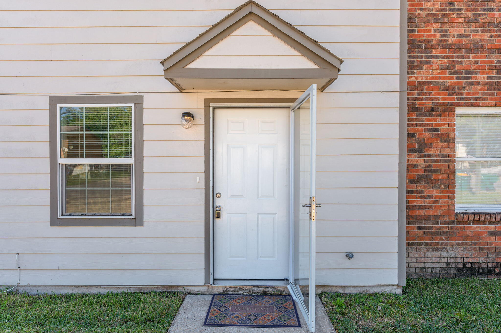 LEESA JENNIFER ACRES - Residential