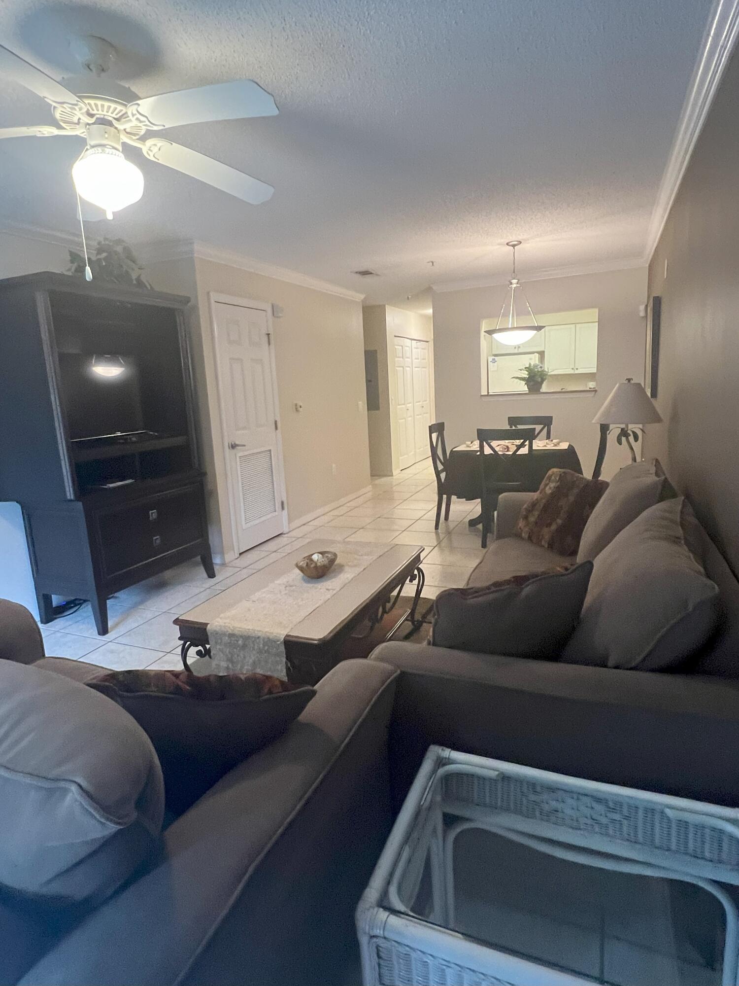 THE FLORIDA CLUB - Residential Lease