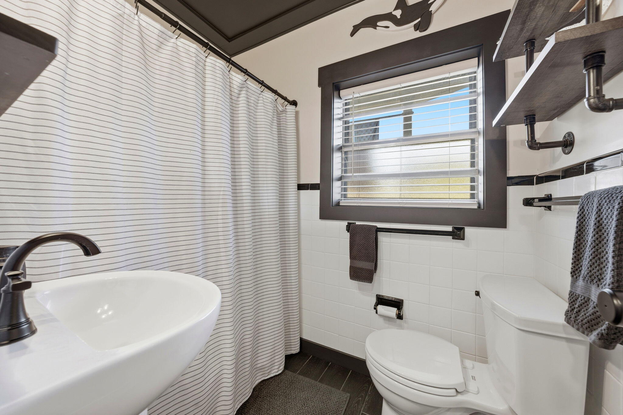 ELLIOTTS POINT 4TH ADDN - Residential