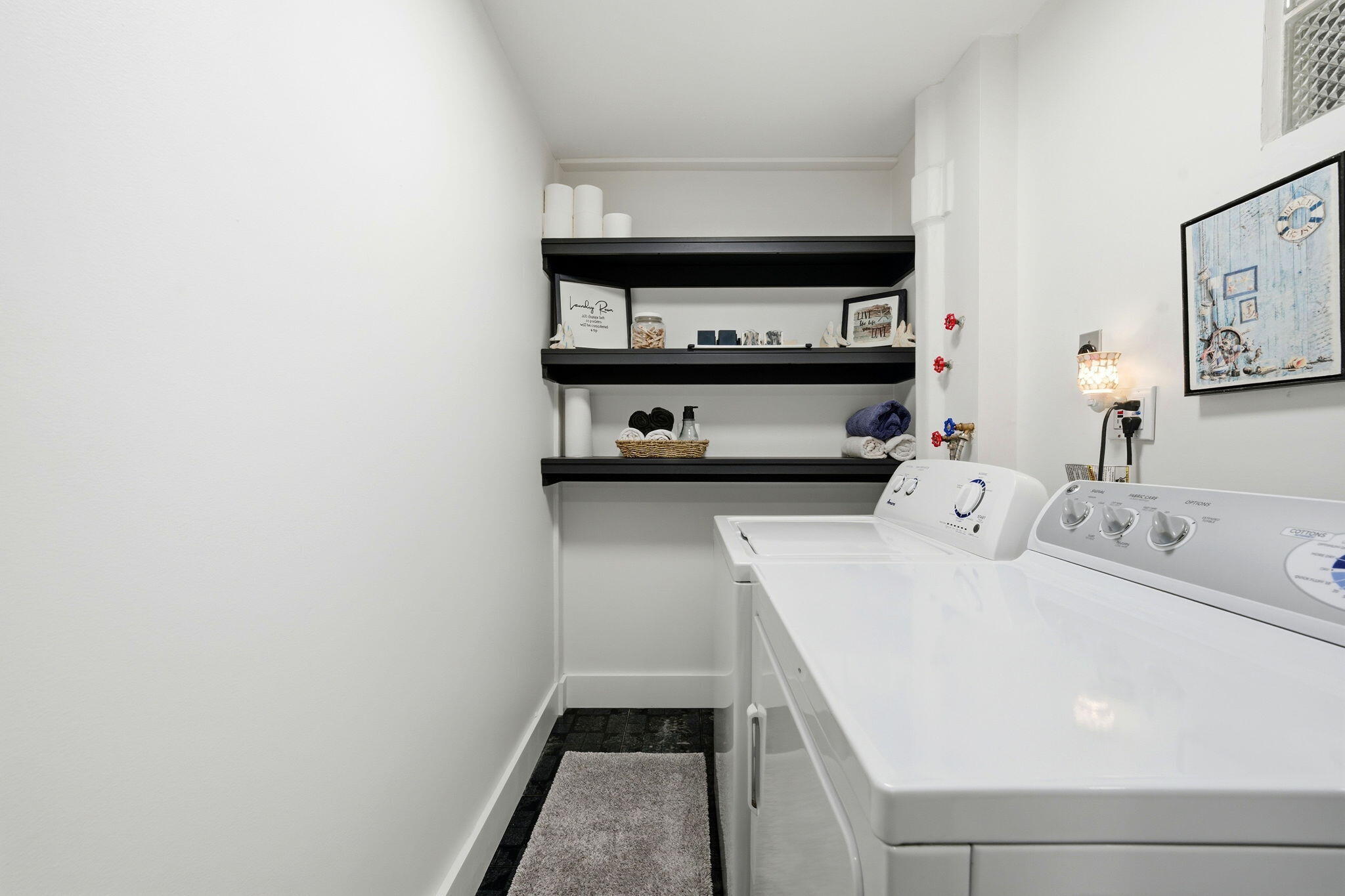 ELLIOTTS POINT 4TH ADDN - Residential