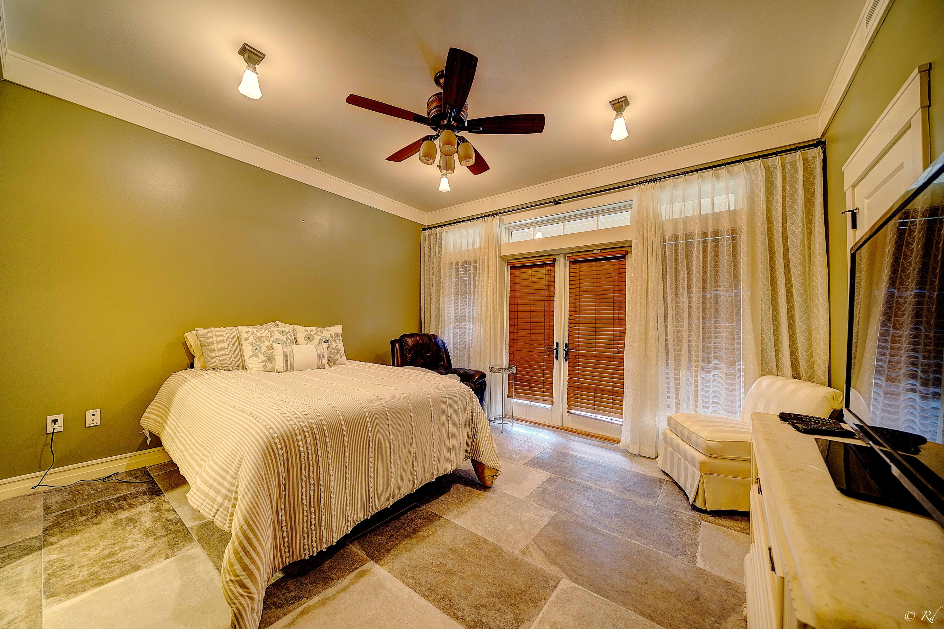 WILD HERON LAKESIDE LODGE - Residential