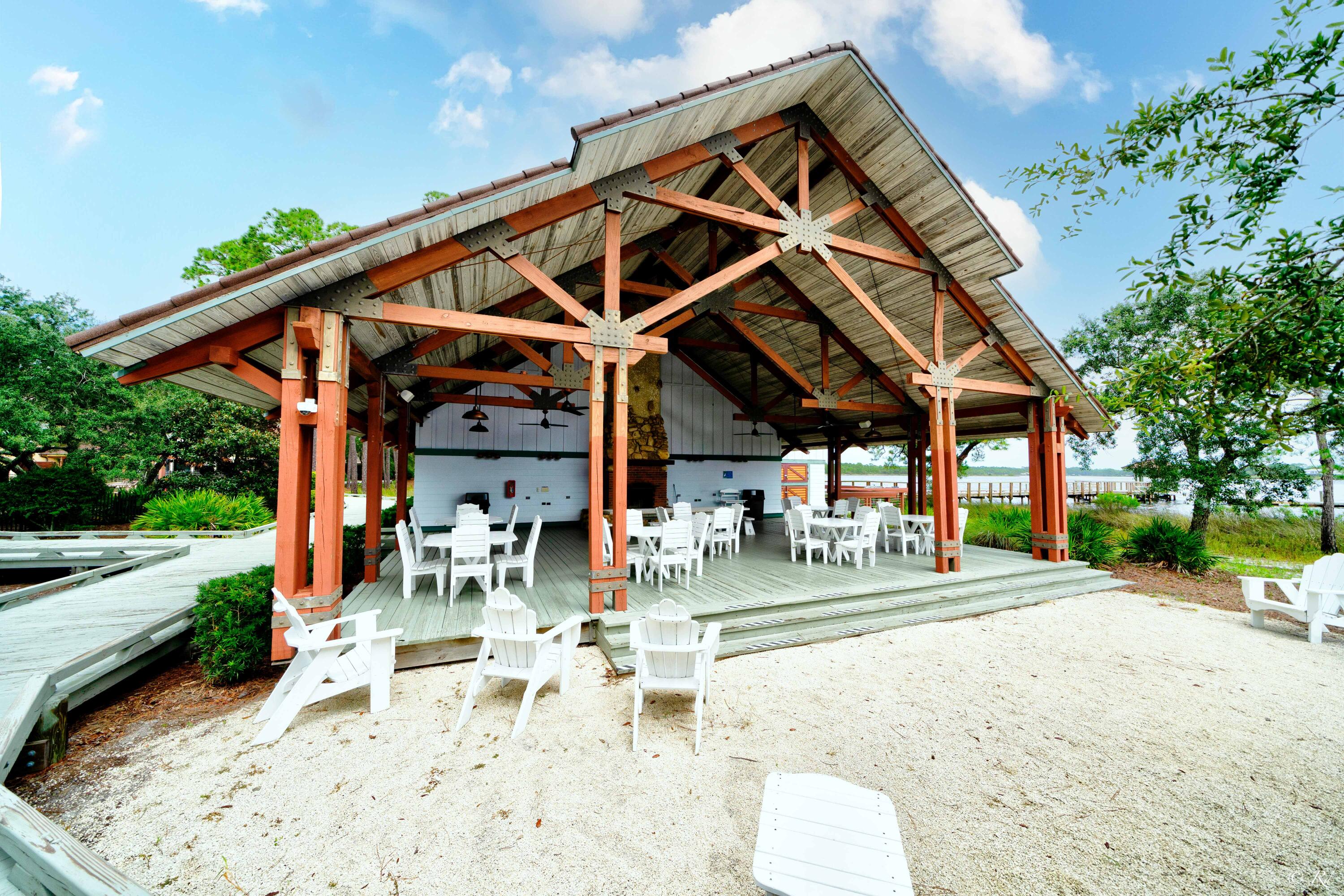 WILD HERON LAKESIDE LODGE - Residential