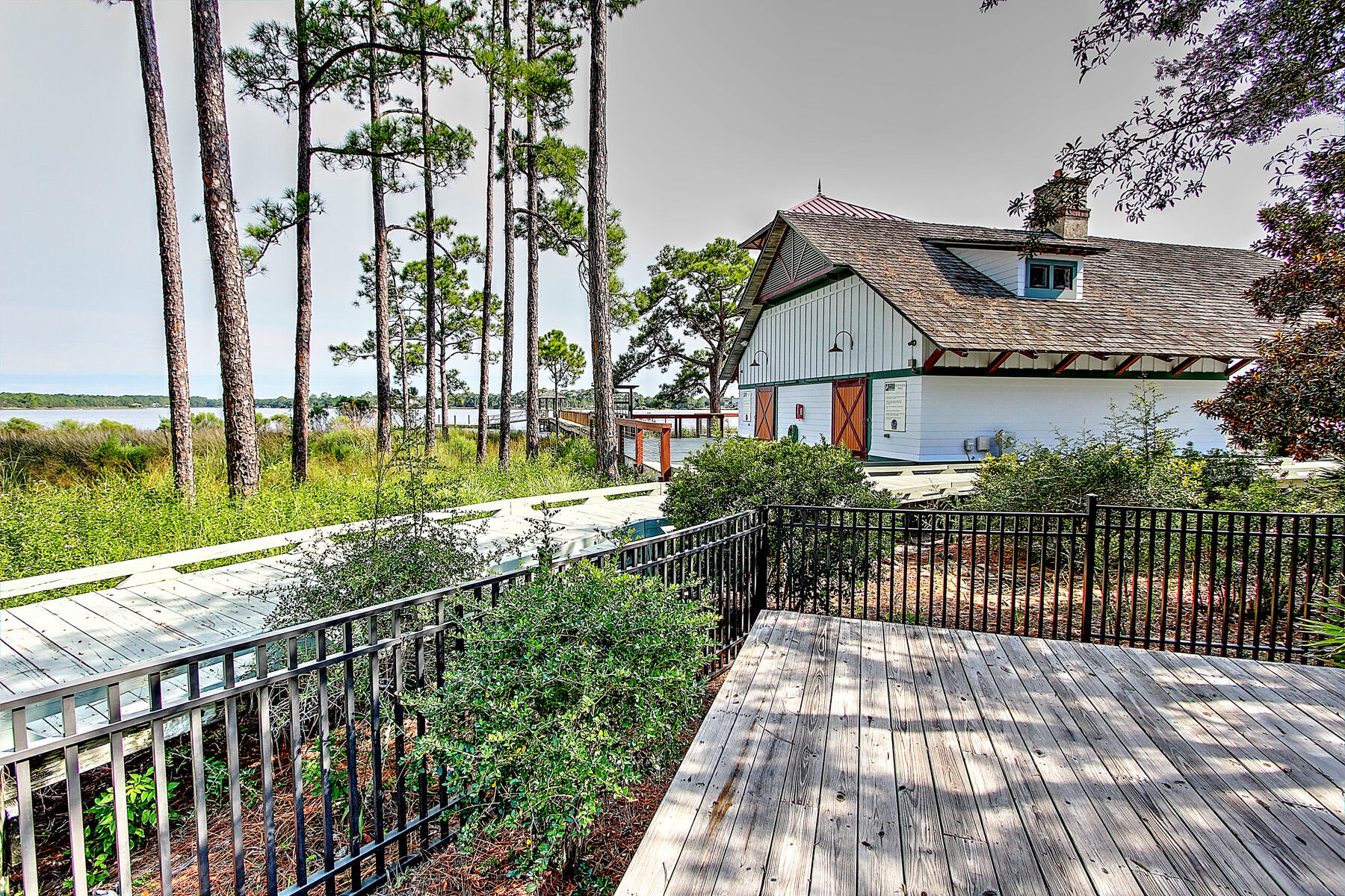 WILD HERON LAKESIDE LODGE - Residential