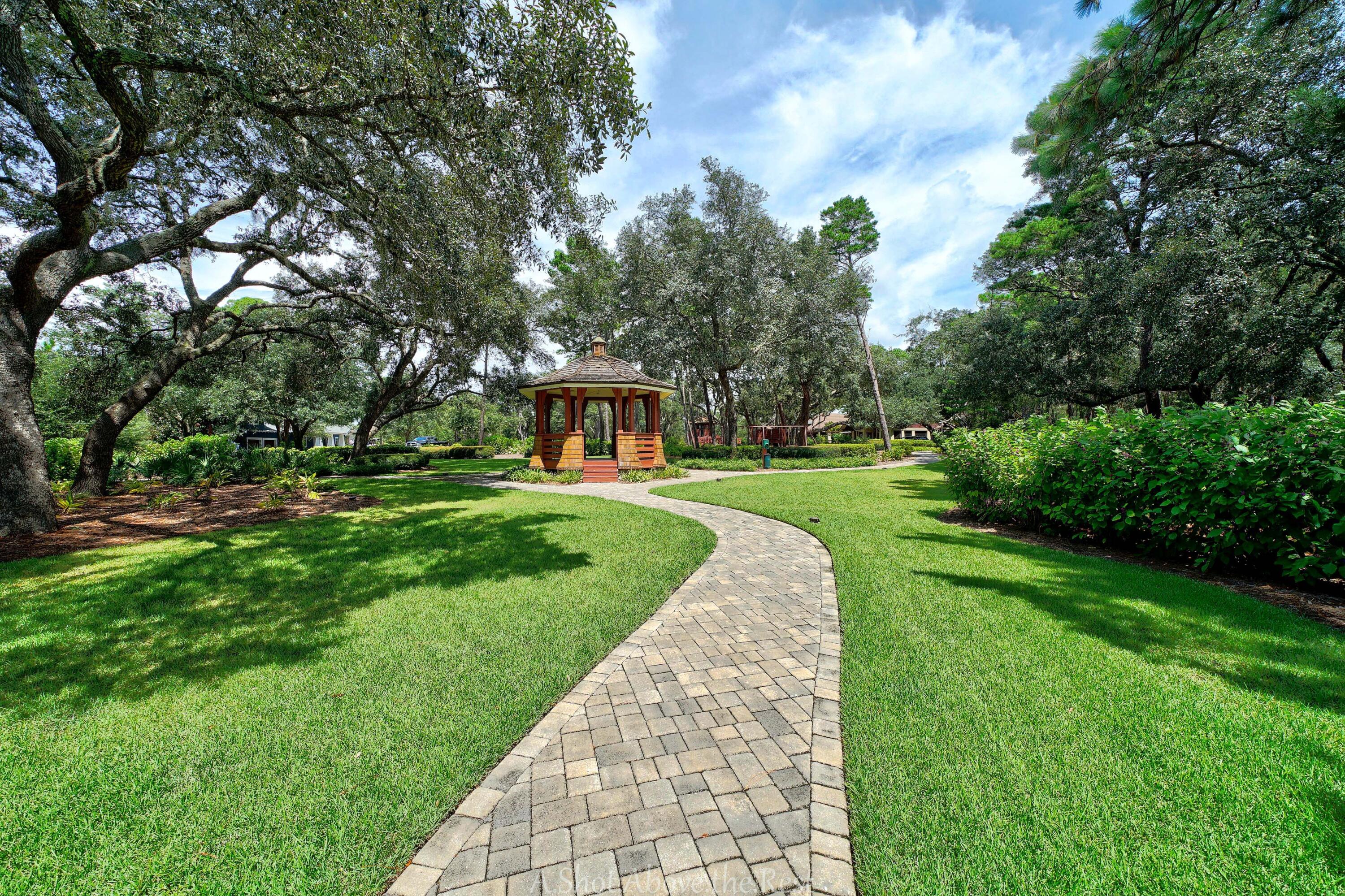 WILD HERON LAKESIDE LODGE - Residential